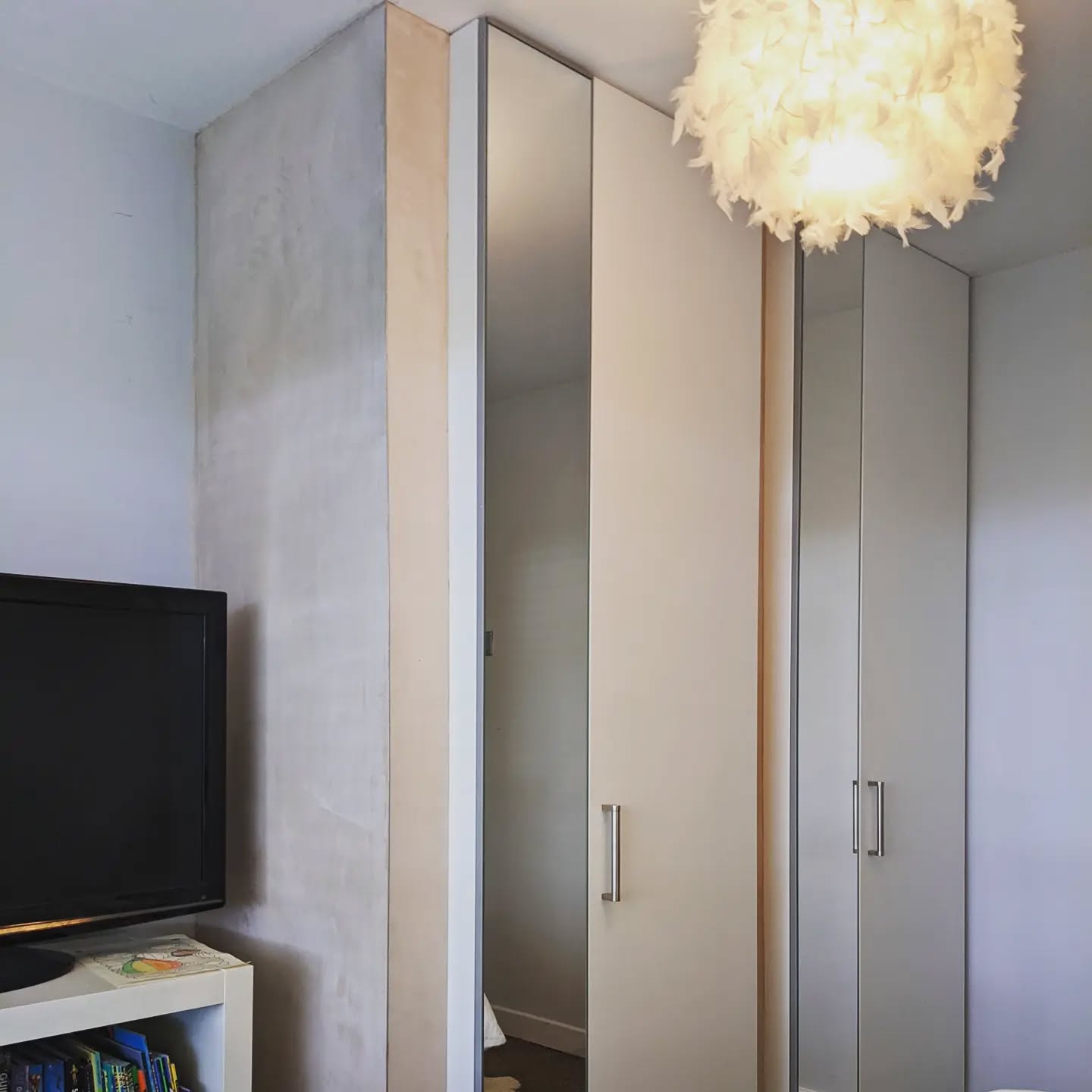 We offer a planning service. The ceiling heights were lower than 236cm so we cut down the IKEA units to suit. We finished them by framing out the sides, plastering and running skirtingboards.
#ikeauk #ikeawarrington #ikeahack #ikeahacks #paxhack #builtinwardrobe #fittedwardrobes