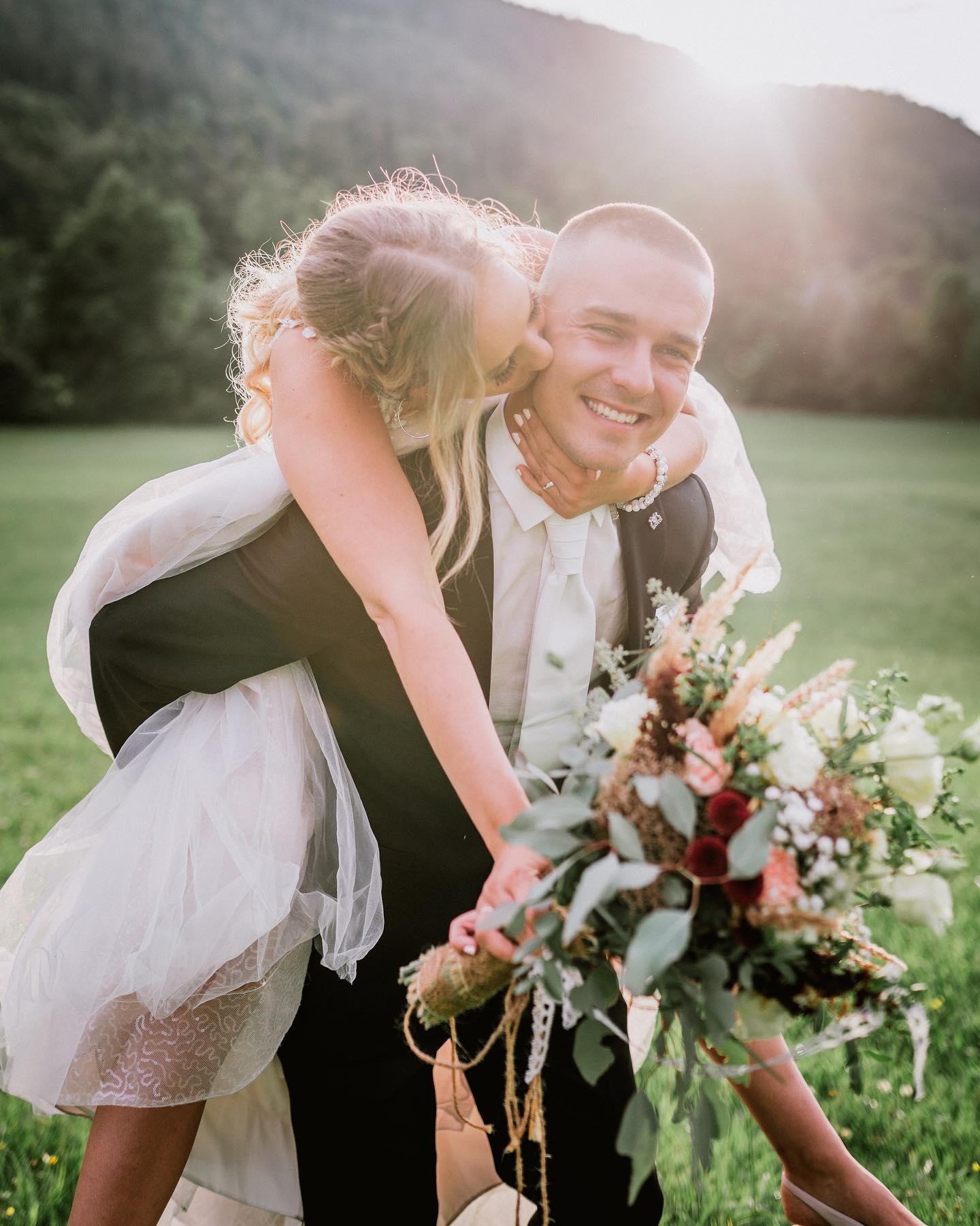 Svatba Nikol a Lukáše
#svatba #svatebnisaty #svatba2021 #svatebnifotograf #svatebniinspirace #svatebnifoto #wedding #weedingdiaries #svatebnikytice #instawedding #bride #moravka #svatebnimisto #love #laska #fotograf #fotografostrava #weddingphotographer #lysahora #lysohori #beskydymountains #svatbavbeskydech #sonyphotography #sonygangcz #svatbavprirode