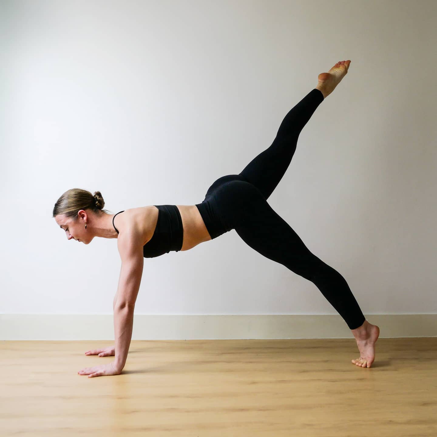📷 @louise_pix_
Le post du fond du lit pour retrouver la motivation 😅
#yoga #yogini #yogainspiration #yogapratice #yogaparis #yogafrance #plankpose #dancer