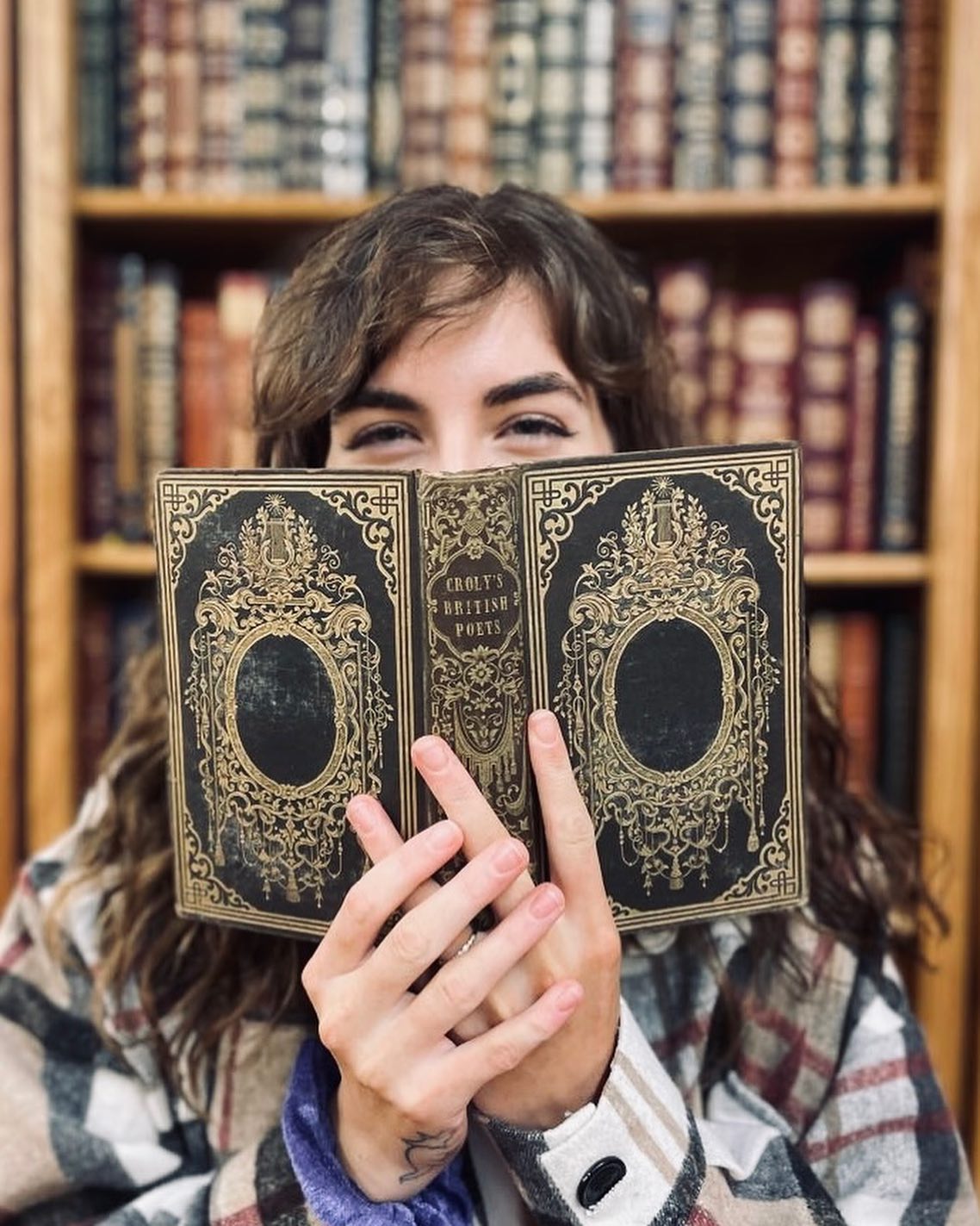 Literature major in her habitat :)
#lighting #photography #bookstagram #literature #lit #college