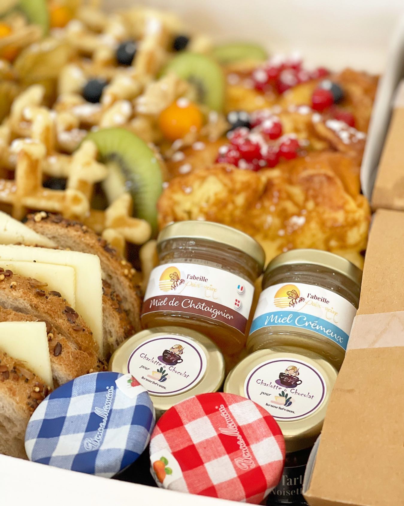 Dernier jour pour commander pour ce samedi 1er janvier ! đ€đ„ł
#brunchevous #brunchbox #brunchstcergues #biscuits #food #foodinstagram #brunch #brunchtime #brunchhautesavoie #brunchdudimanche #saintcergues #stcergues #machilly #juvigny #veigy #veigyfoncenex #loisin #lucinges #bonsenchablais #douvaine #villelagrand #fillinges #nangy #bonne #ballaison #cranvessales #newyear #newyearbrunch #newyeareve #newyearparty