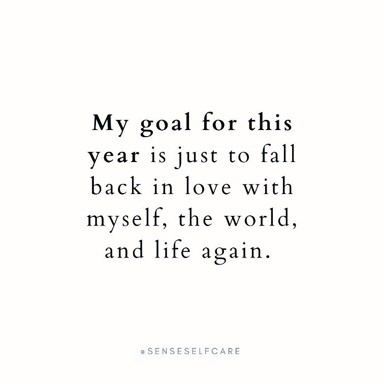 2021 was a bit overwhelming. It was another year that taught me how little we have control over many aspects of life. At the same time, it also reminded me how important it is to focus on the things we can control.
This year I am committed to finding more balance. To not over working myself which leads to stress, burn out, jealousy, anxiety, negativity. I am committed to doing more things that bring me joy, love, and laughter. I am committed to falling back in love with myself, the world, and life again. And I’m committed to helping you do the same. ❤️