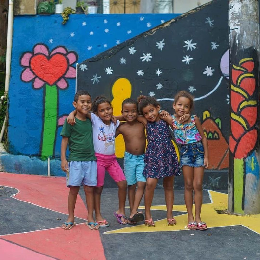 We are in awe of artists such as @manoelquiterio who bring colour and joy into communities through street art 💛💚🧡💙 Beyond the visual benefits, street art can connect communities giving us a sense of belonging, pride and respect for our environment and neighbours!
Artist: @manoelquiterio
📷: @douglasdobby
Location: Morro da Providencia, Brazil
#citiesforplay #playfulcity #childfriendlycity #play #learningthroughplay #urbandesign #placemaking #publicspace #urbanplanning #citymaking #urbanchildhoods #citylife #urbanista #planning #citylab #citiesforpeople #playmatters
