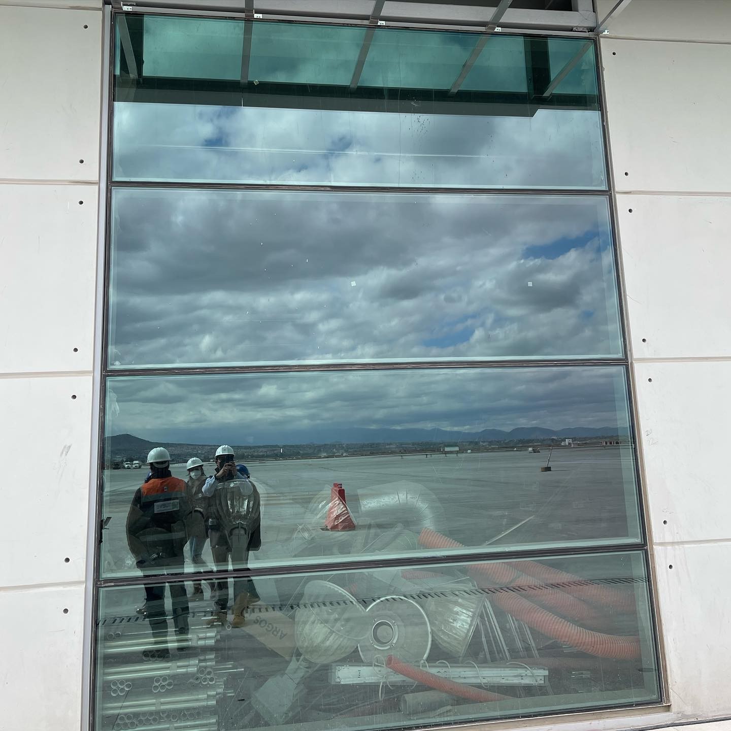Reflections of a team…
.
.
.
#sitevisit #construction #airport #mexico