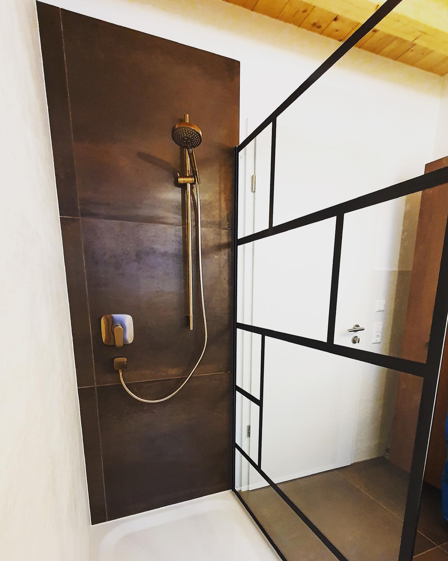 We love it 😍
•
•
•
#designbad #designinspiration #kupferbad #kupfer #sanitäreckert #bäderzumverlieben #bäder #badezimmer #instapic #konstanz #handwerkkonstanz #duscherlebnis #duschenmitstil #duscherlebnis #designbadezimmer #instadaily #sanitäreckert #sanitärkonstanz #konstanzbodensee