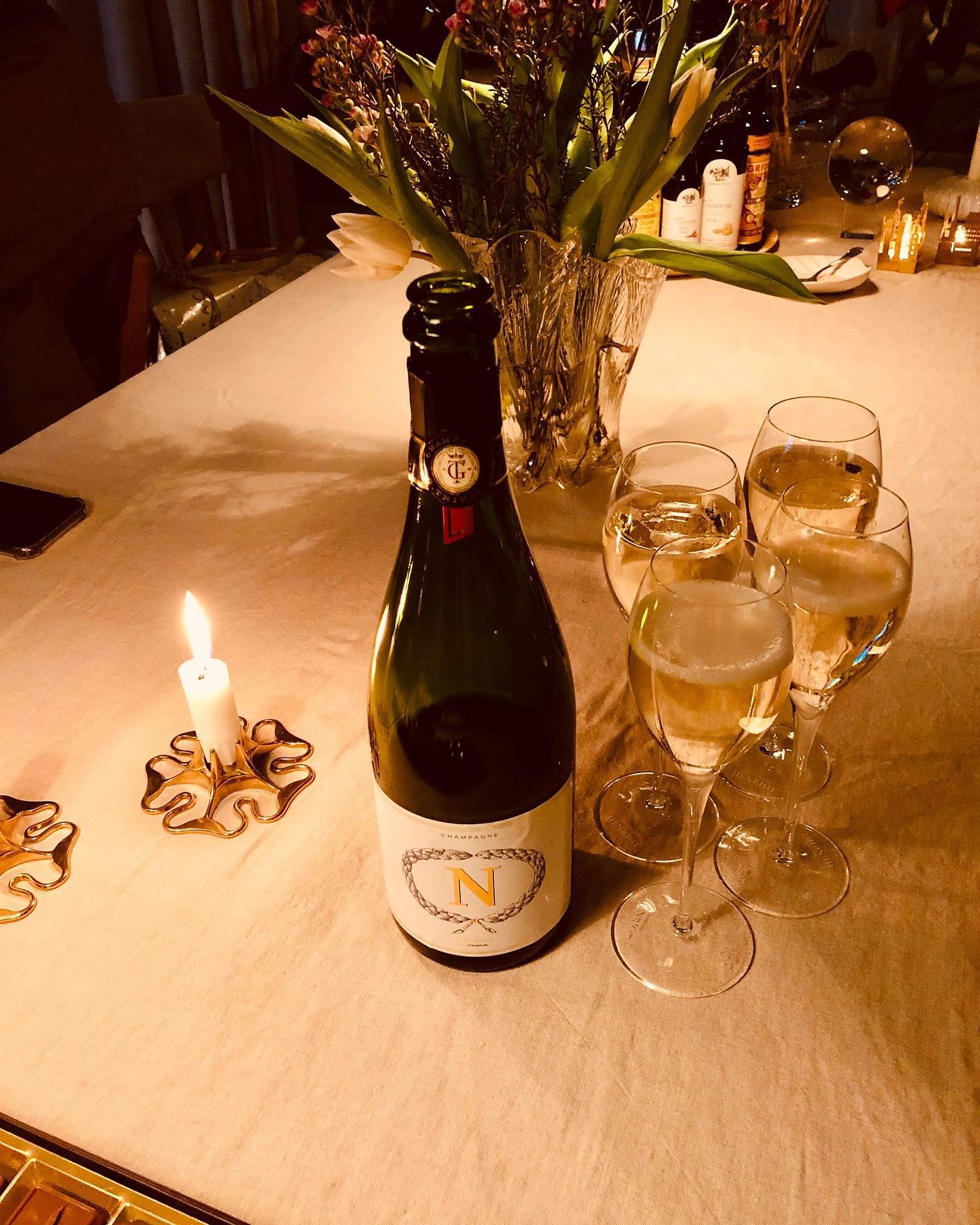 Beautiful photo of a beautiful, uniquely designed bottle for a very special guy 🥂
#champagne #home #homesweethome #personalisiertegeschenke #likesforlike #followforfollowback #likeforlikes #personalizedgifts #happybirthday #wedding #weddingday #weddinggift #weddinggiftsidea #birthdaygift #birthdaygiftideas