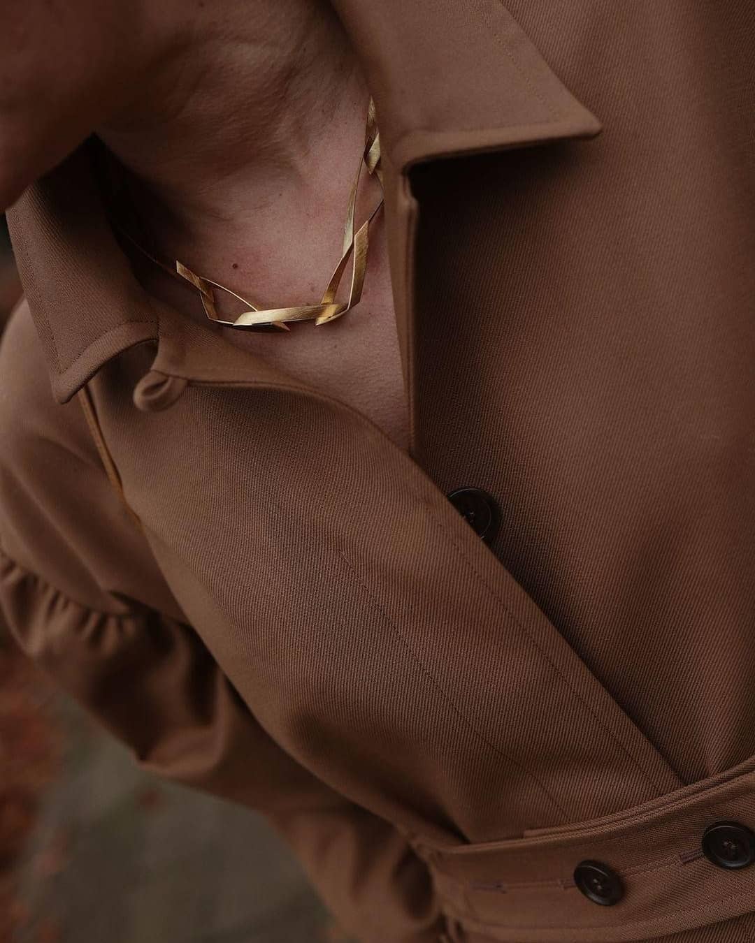 Oh baby, it's cold outside! What about some warm clothes, in warm colours, to set a cozy mood?
And how beautiful does the statement necklace look with this effortless styling by Maria @everyoneinstyle ?
.
.
.
.
.
.
.
.
.
.
.
#katerinapimenidujewellery #katerinapimenidu #statementnecklace #silvernecklace #handmadejewellery #expatinthehague #expatinthenetherlands #jewelry #jewelrydesigner #jewelrymaking #handgemaakt #pearlneacklace #jewelrymaker #tahitianpearljewelry #jewelrydesign #greekdesigner #greekdesign #handmadejewelry #uniquejewelry #keshipearls #contemporaryjewelry #necklace #instajewelry #contemporarynecklace #renovatedpearls #wiwt #streetstyle #instyle #minimalistfashion