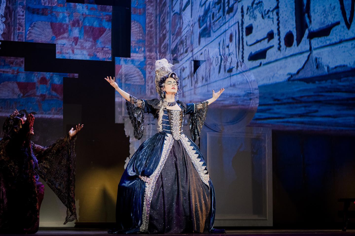 ✨IT’S OPENING NIGHT!!✨
So many emotions! The last time I was onstage AND in a costume AND in a full production with an orchestra was summer of 2019 at @merolaopera. That’s almost THREE YEARS AGO!! I’d be lying if I said I wasn’t nervous, but I am beyond grateful to @pensacolaopera for giving me the opportunity to step into the Queen of the Night’s shoes. TOI x 3 to my fantastic colleagues! WE MADE IT!
📸: @megburkephoto
💇♀️ & 💄: @makeupwigstress
👯♀️: @wardrobewitchery
(I originally wrote that 2019 was two years ago. @dhblalock informed me that it was, in fact, THREE years ago! I thought it was so funny that I want it recorded here for posterity so no one forgets that I lost the ability to do basic math during the pandemic 😷🤘🏻)