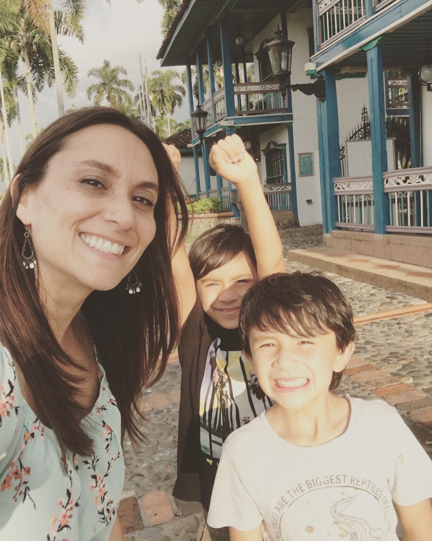 Yes, I’m from the land of Bruno and live not far from these magical places! 🇨🇴 Anybody else obssessed with Encanto’s music ☝🏼☝🏼?
🌸🌺🌼
Sí, soy de la tierra de Bruno y vivo no muy lejos de estos lugares mágicos! 🇨🇴 Alguien más obesionado con la música de Encanto ☝🏼☝🏼?