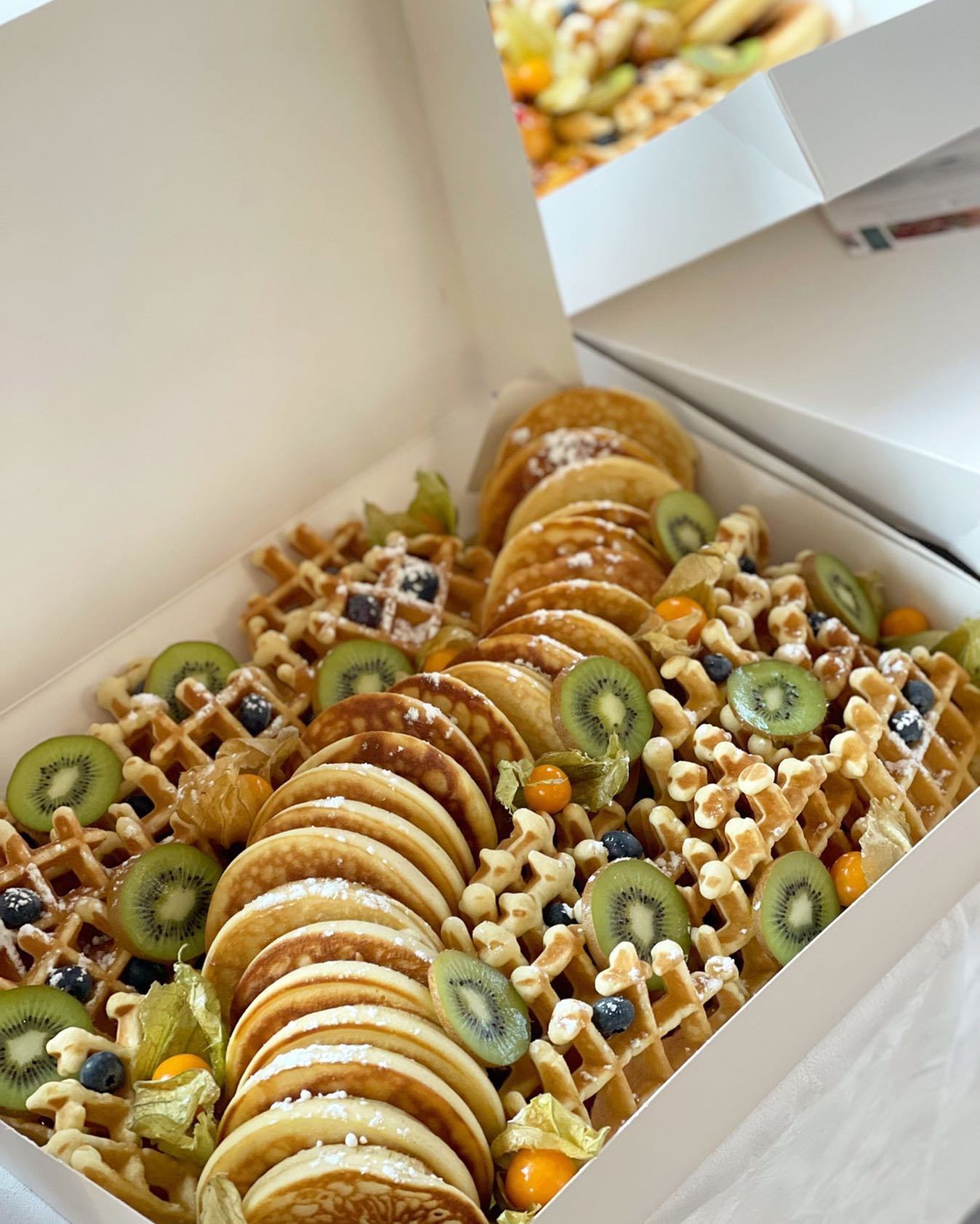 Team đ„ou team đ§?
Passez les pancakes ou les gaufres au grille-pain pour un effet tout droit sorti de leur cuisson đ€
#brunchevous #brunchbox #brunchstcergues #biscuits #food #foodinstagram #brunch #brunchtime #brunchhautesavoie #brunchdudimanche #saintcergues #stcergues #machilly #juvigny #veigy #veigyfoncenex #loisin #lucinges #bonsenchablais #douvaine #villelagrand #fillinges #nangy #bonne #ballaison #cranvessales