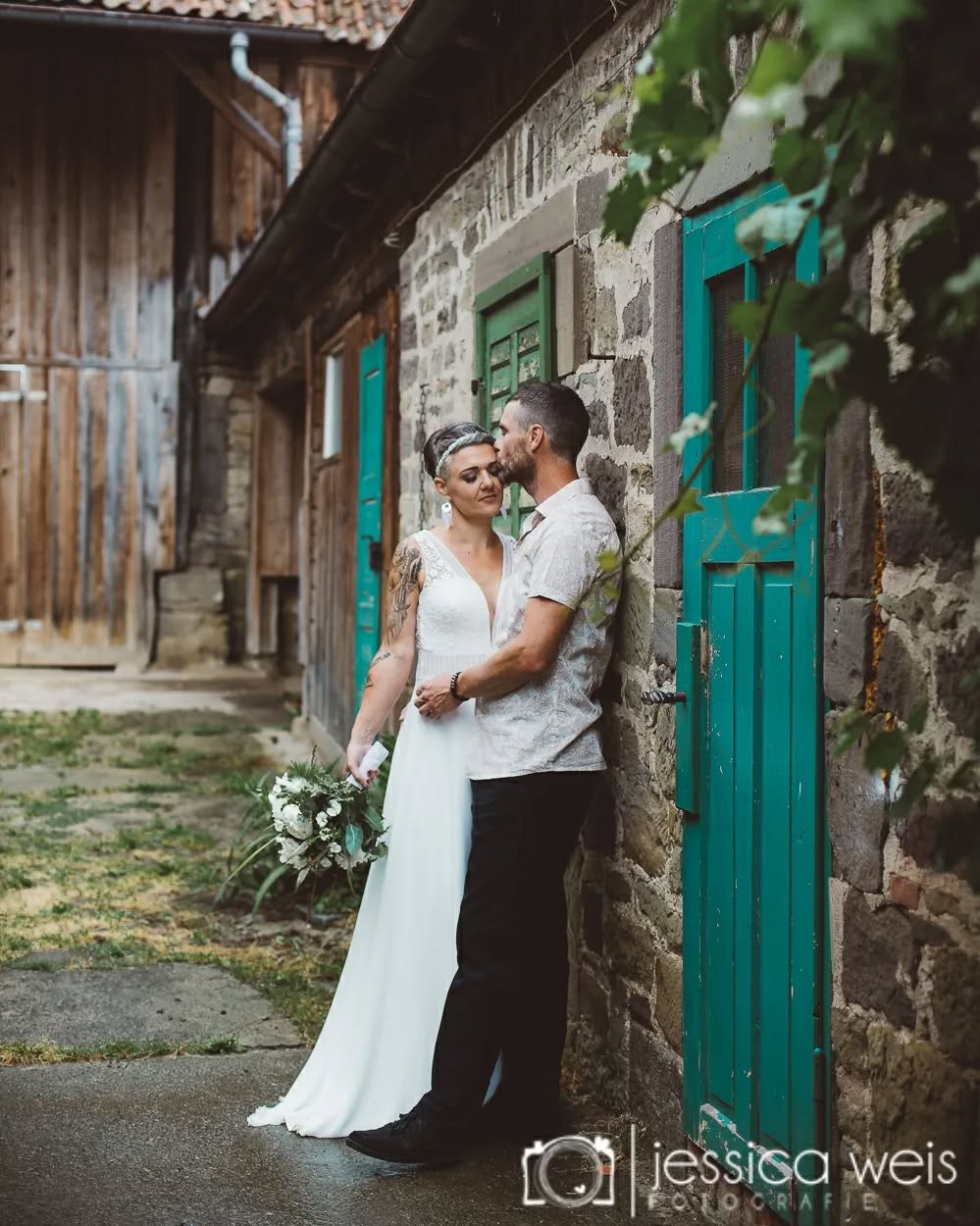 Wegen wiederkehrenden kurzen Regenschauern mussten wir die wenige Zeit dazwischen gut nutzen 🙃
#imeigenenhof #privatesshooting
#weddingday #brideandgroom #bridalshoot #weddingshoot #weddingphoto #belovedstories #justalittleloveinspo #wedphotoinspiration #instawed #elopement #intimatewedding #emotionsbeatsperfection #weddingdress #Hochzeit #hochzeitsfotograf #hochzeitsfotografie #hochzeitskleid #hochzeitstag
#hochzeitsfotos #hochzeitsfoto #hochzeitsinspiration #hochzeitsreportage #hochzeitswahn #hochzeitsdeko #Hochzeitsshooting #hochzeitsbilder #hochzeitspaar
