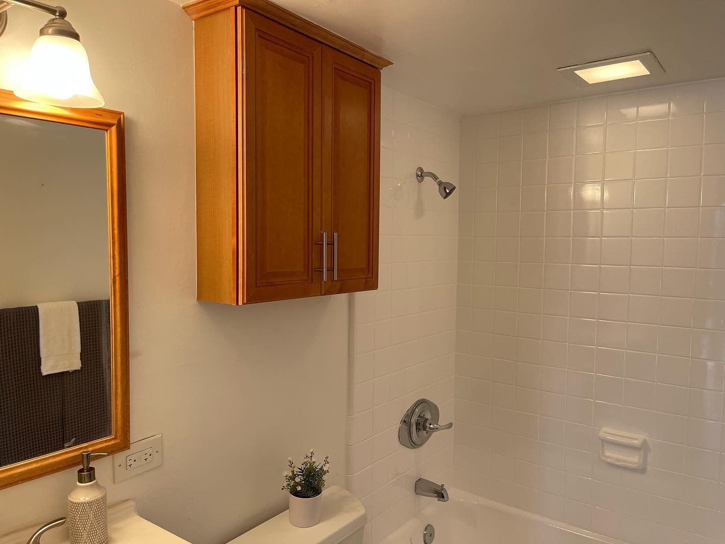 Recent Moisture detection inspection. Horizontal moisture readings behind a toilet are often from water leaks from above hitting the wall blocking or horizontal run of plumbing. It’s important to know how framing and plumbing look like behind walls. And also how to read your equipment.