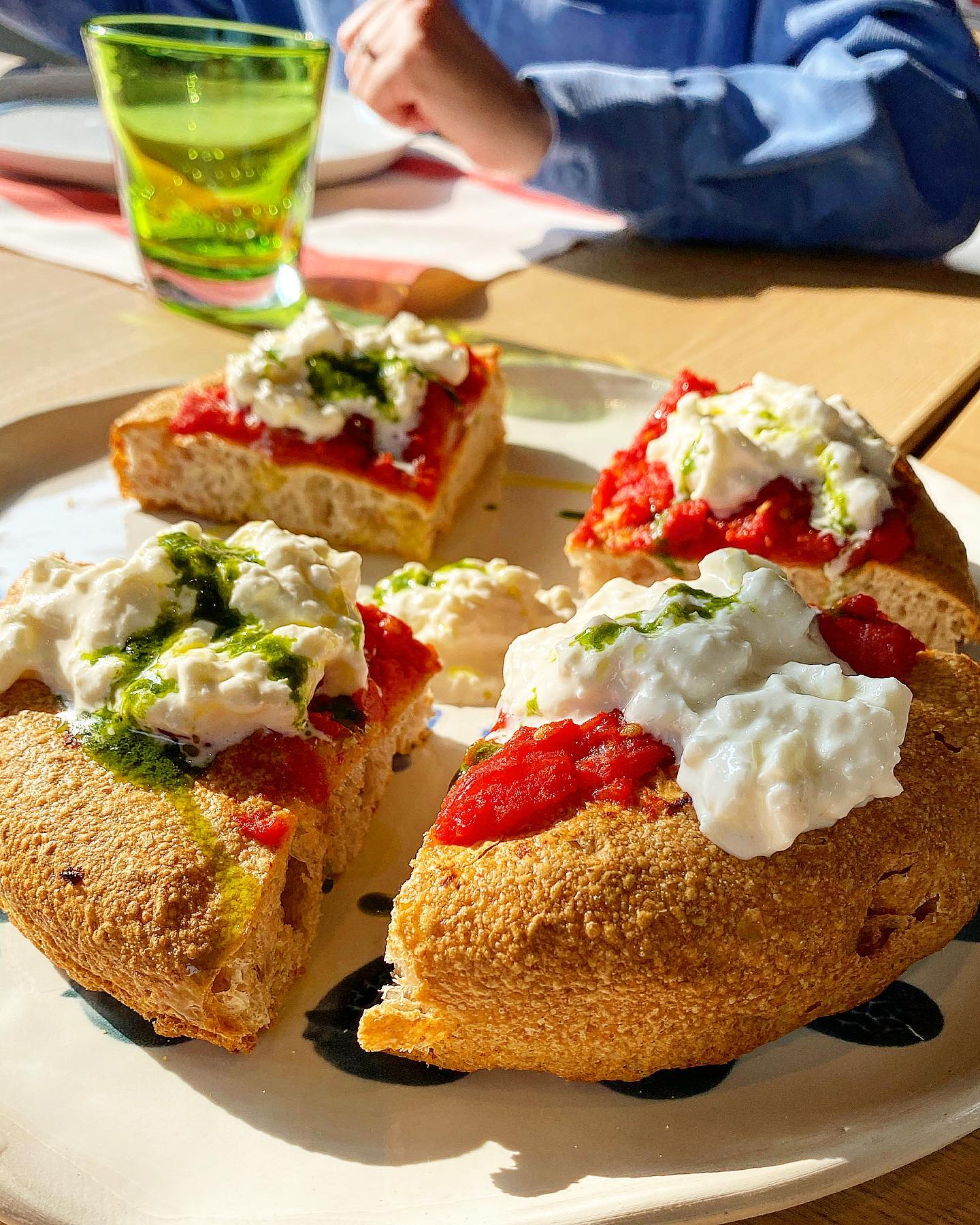 Top 4 #Pizzeria according with @50toppizza 😍
I would call them artworks rather than pizza 🍕 crazy hydration dough, double cooking for extreme #crunch and highest quality toppings 🤩
@padoan.s you are crazy 😅
Super recommend 👉🏼 @itigli_simonepadoan