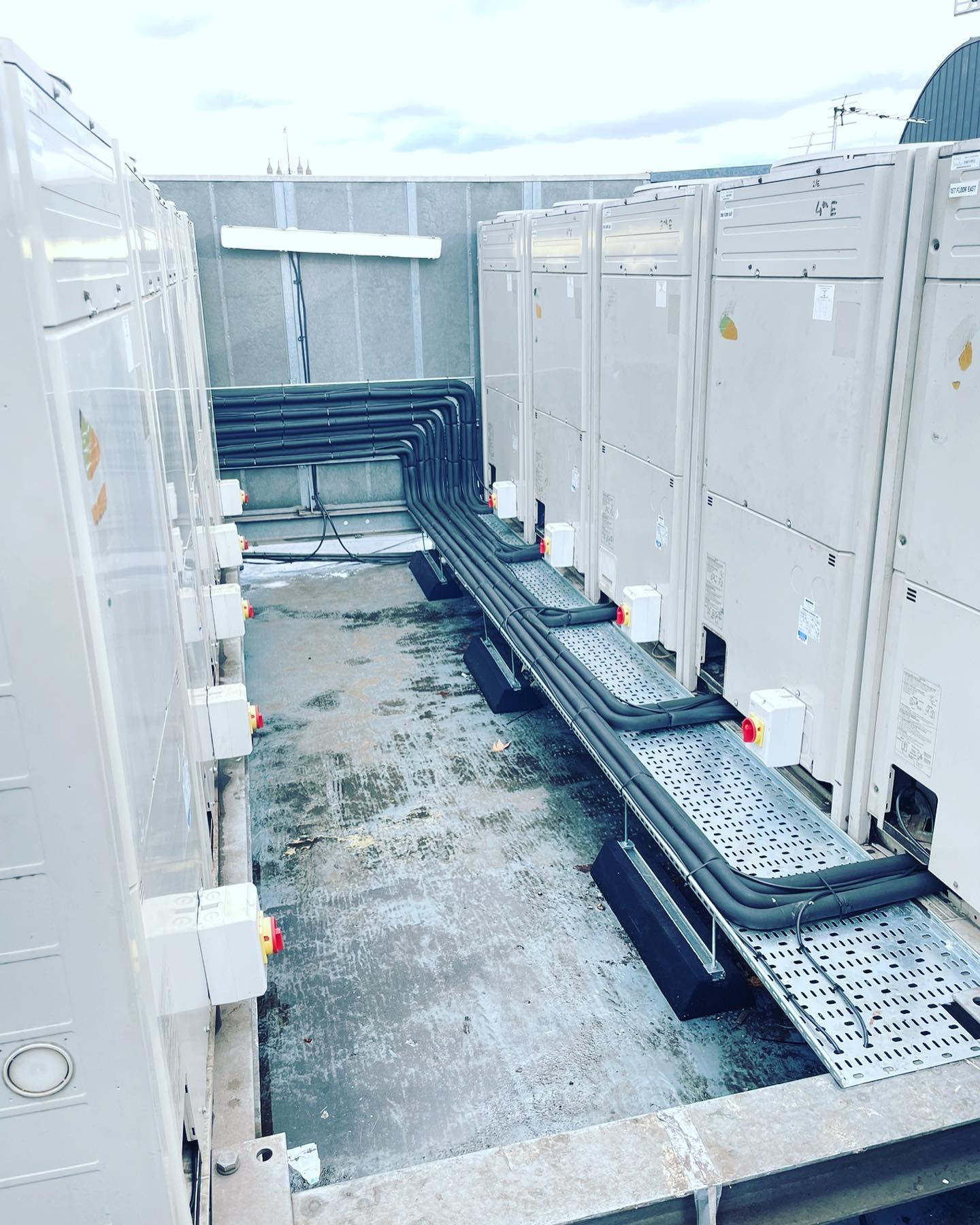 Before & after images of our recent re-pipe of 14no. existing VRV systems to enable access for a roof replacement. New pipework, lagging and interconnecting wiring throughout with all services now running on suitable support/containment. All systems recovered, pressure leak tested and re-commissioned to FGAS regulation. #hvac #daikin