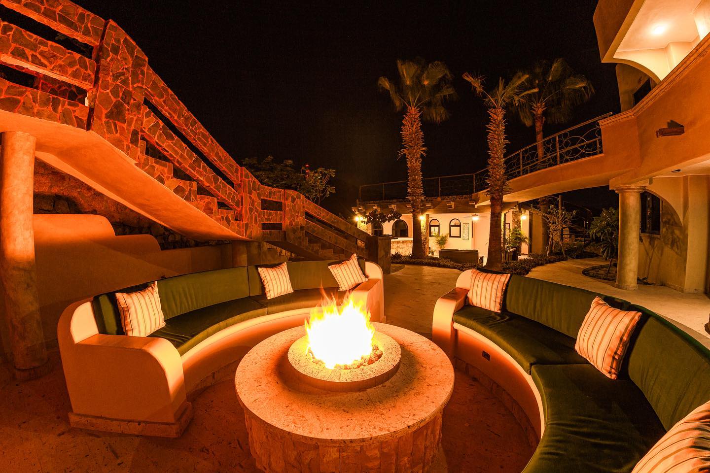 The drop in temperature calls for a glass of wine by the fire🍷 Ask about our wine menu from Luna Italiana with a wide variety of white, red, and sparkling wines