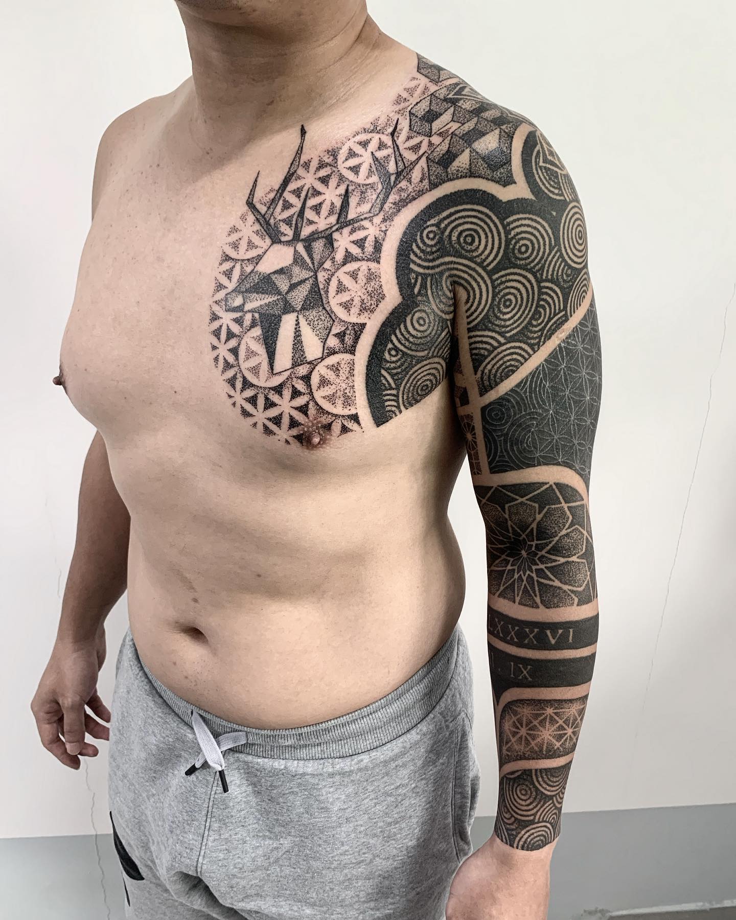 On a good buddy of mine Shawnado!!
On the black there’s a white pattern single pass ,
#geometry #inkedup #tattoo #tattoos #singaporetattoo #oddtattooer #blackworkers #black