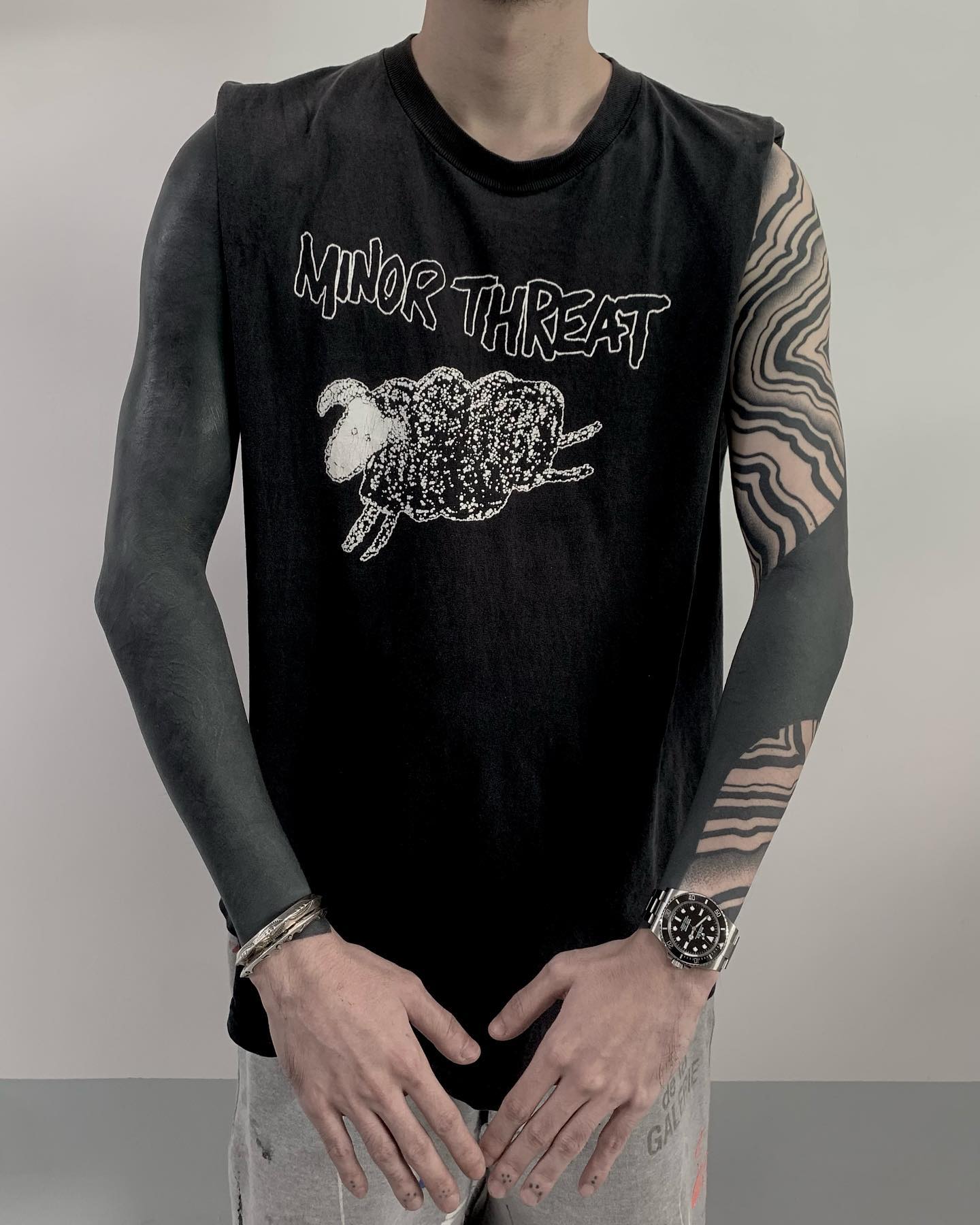 One sleeve per artist ! Together with the famous !!!!! 🔥🔥🔥 @black.prada #oddtattooer