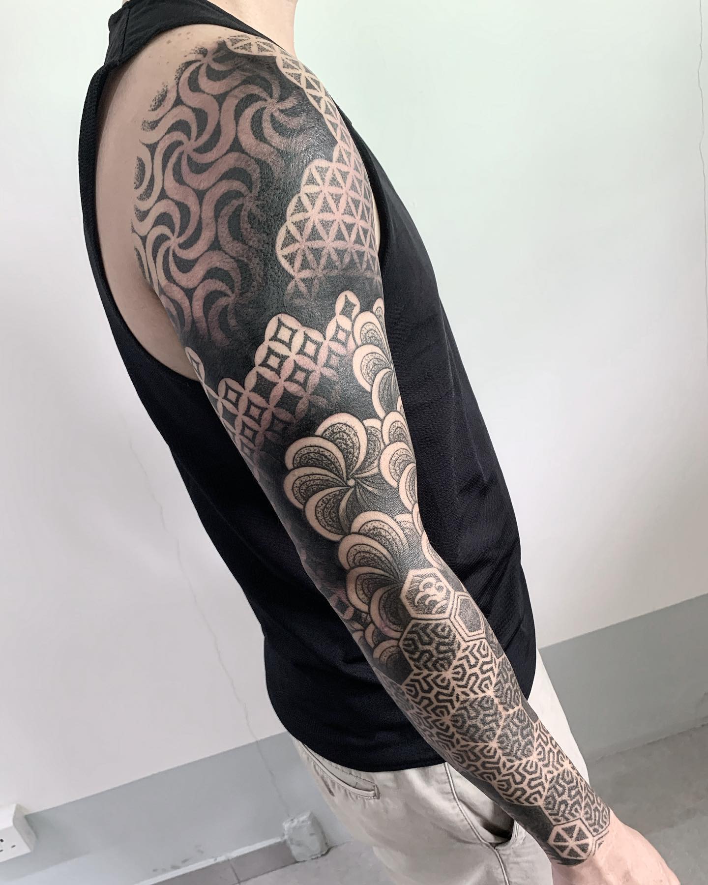 Geometry sleeve for Malcom !!! Almost almost there ! #geometry #geometric #dotworktattoo #dotwork #singaporetattoo #oddtattooer #tattoodesign #tattoos #tattoosleeves #blackworkers #blackworkerssubmission