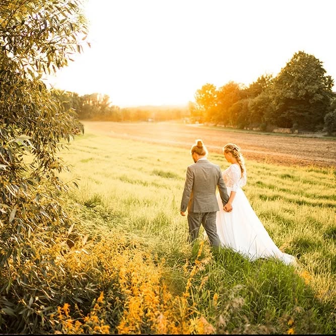 😍✨ WEDDING VIBES - ich freu mich schon so sehr auf die kommenden Hochzeiten in diesem Jahr 🕊️🤍
All die herzergreifenden Momente, großen Gefühle und romantische Sonnenuntergänge 😍
Location: @landhausodaia