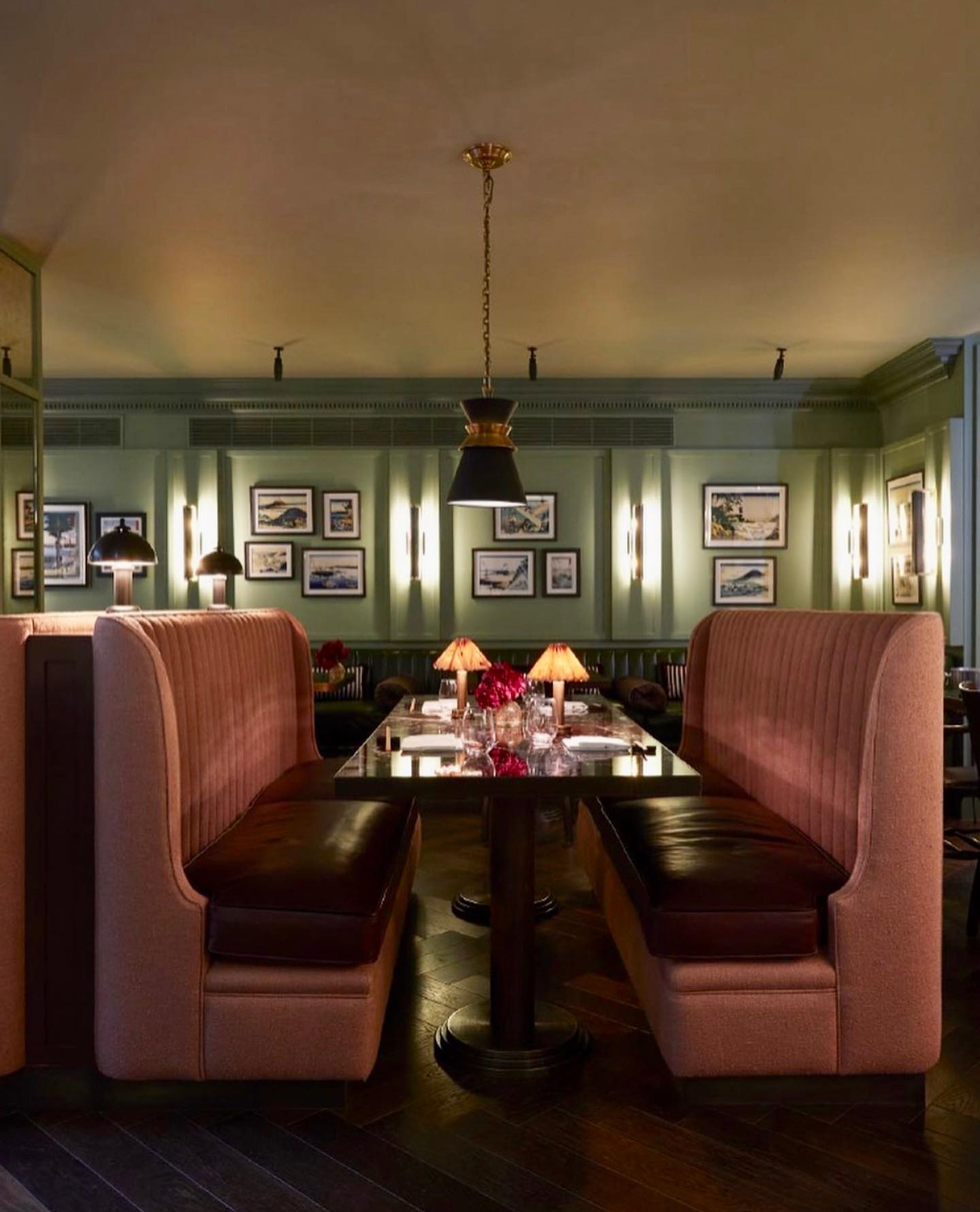 Curious about the next big thing in interiors for 2022? Then do take a look at the trend round-ups I've written recently for my clients @coatpaints and @ultralinesliding.
In essence, it's all about embracing maximalism, the rise of the curve, and taking inspiration from the natural world.
https://coatpaints.com/blogs/in-the-news/whats-hot-for-2022-our-latest-interior-trends-update
https://www.ultraline.co.uk/blog/the-top-interiors-trends-for-2022/
I've also been busy working with a new client @aubreyinteriors to help shape and define their brand voice. The brief was to make the copy feel effortless, elegant and elevated, while still being warm and welcoming.
Here's the About page copy I've written for them:
https://aubreyinteriors.com/our-story/
Photo courtesy of @nicolahardingandco just because I love it!
Oh to be hanging out in one of those dreamy banquettes @beaverbrooktownhouse right now ❤️
#interiorswriter #propertywriter #copywriter #interiorsjournalist #contentwriter #copywriting #interiorscopywriter #interiordesign #designinspo #interiorinspo #interiors #luxuryinteriordesign
#interiorsblog #homeinteriors #homeinspiration #boldinteriors #interiortrends2020