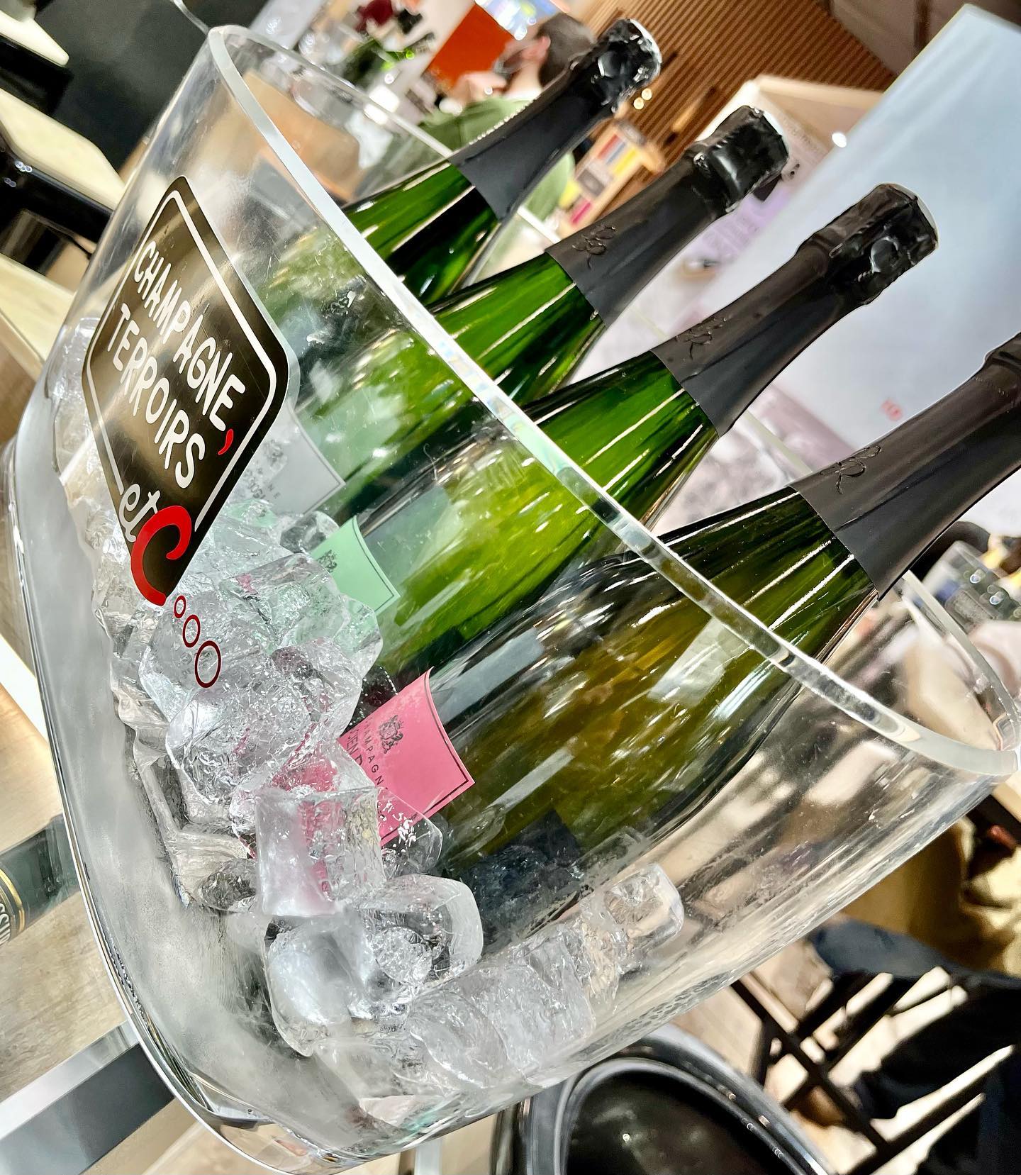 Retour sur notre première édition @wineparisvinexpo 🍾🥂🤩
Une très belle expérience pétillante ! 🍾
#wineparis2022 #champagne #experience #paris #france #vigneronindependant #champagneterroirsetc #tasting #event