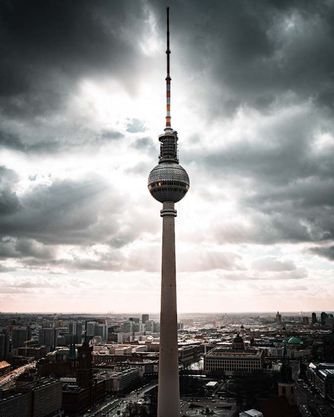 One of the most interesting cities in Europe.
——————————————————————
#berlin #berlim #berlino #berlincity #deutschland #germany #city #cityscape #europe #berlinphotography #berlingram #officialfanofberlin #thatoweragain #berlinarchitecture #ig_deutschland #berlinbreeze #berlincity #berlinlove #germany_insta #deutschland_greatshots #europefocus #longexposure_shots #deutschland_greatshots #longexposure_shots #travel_drops_