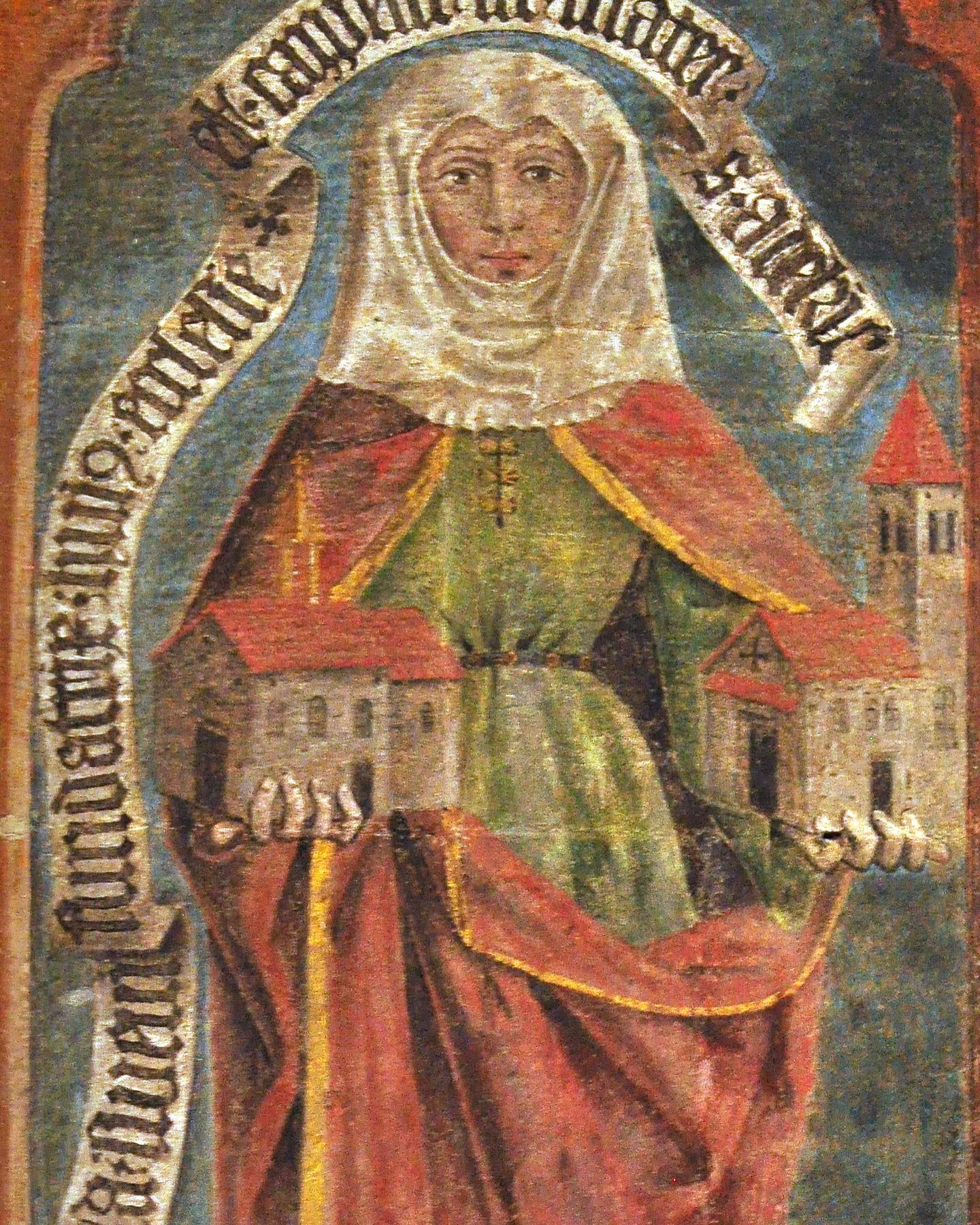 Herzogin und Lenkerin Schwabens. Reginlind (885-958), hier dargestellt in der von ihr gegründeten Kirche St. Peter und Paul auf der Insel Ufenau, gehört zu den vielen in der Geschichtsschreibung unterschätzten Frauen.
Während meist allein die von ihr als Herzogin erwartete Rolle einer frommen Klosterstifterin und Laienäbtissin hervorgehoben wird, darf nicht vergessen werden, dass sie als Gattin der zwei ersten und Mutter des dritten schwäbischen Herzogs, als Schwiegermutter des Königs von Hochburgund und Großmutter einer Kaiserin nicht nur die Geschichte Schwabens für ein halbes Jahrhundert prägte, sondern machtpolitisch auch im weiteren Umfeld tätig war.
Sie stellte während der Herrschaftswechsel die dringend benötigte Kontinuität im südlichen Teil des Ostfrankenreichs mit seinen bedeutenden Bistümern, Klöstern und Alpenpässen sicher und kümmerte sich auch um anstehende Rechtsgeschäfte, wie zeitgenössische Urkunden verraten.
In der Fortsetzung der Reihe um Marcus von Arbona wird sie deshalb eine ganz besondere Rolle spielen. Lasst euch überraschen!
(Fotos von einer Exkursion im September 2014)
www.rafael-wagner.ch
#marcusvonarbona #historischeromane #historischerroman #frühmittelalter #mittelalter #mittelalterroman #ostschweiz #zürich #zürichsee #schwyz #thurgau #ufenau #schwaben #einsiedeln #reginlinde #fraumünster #frauengeschichte #frauenimmittelalter #starkefrauen #badsäckingen