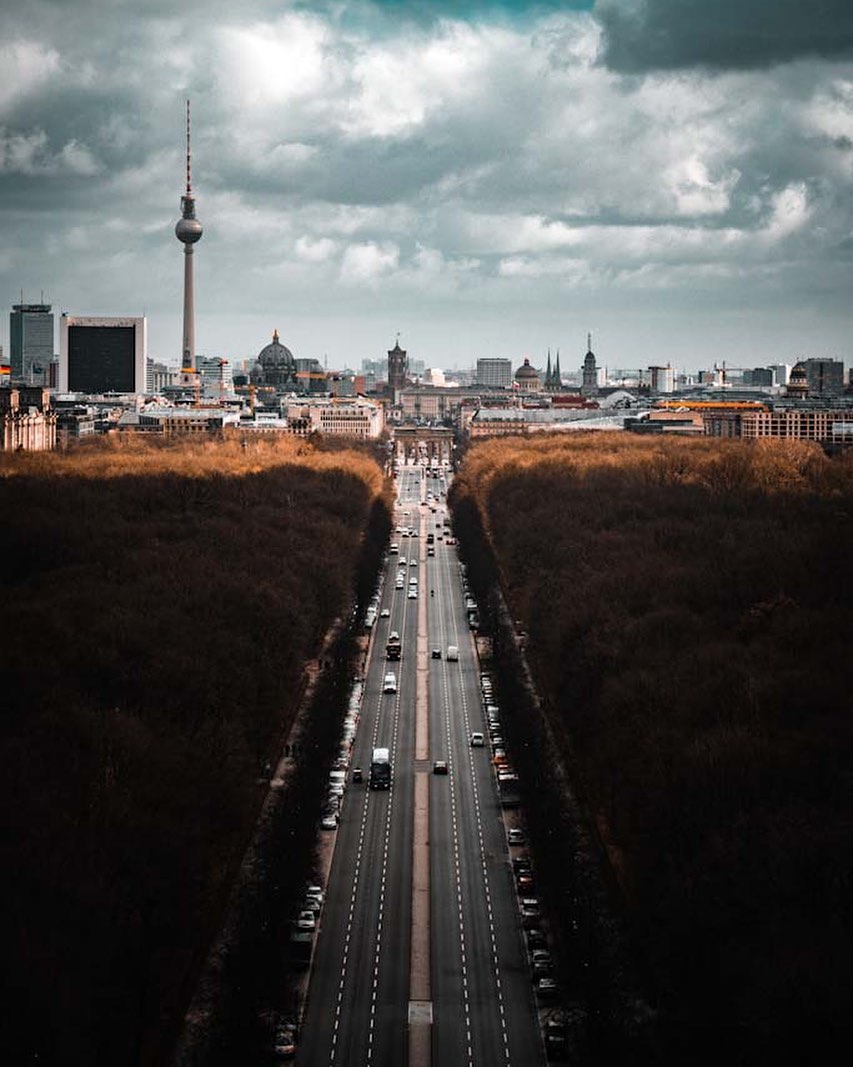 Shot from the Victory Column!
——————————————————————
#berlin #berlim #berlino #berlincity #deutschland #germany #city #cityscape #europe #berlinphotography #berlingram #officialfanofberlin #thatoweragain #berlinarchitecture #ig_deutschland #berlinbreeze #berlincity #berlinlove #germany_insta #deutschland_greatshots #europefocus #longexposure_shots #deutschland_greatshots #longexposure_shots #travel_drops_