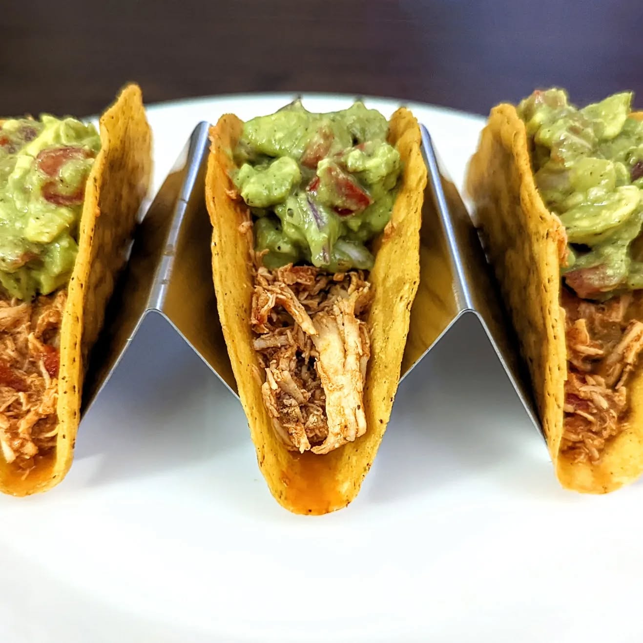 Nothing quite like a hard shell taco. Leave it to @sietefoods to make them even better.
A few things I love about their products are that they use high-quality oil (peep that avocado oil ๐) and since they are grain-free they have fun alternatives to typical wheat flour (great allergy-friendly brand).
Side shout out to my sister for the genius gift of taco holders. ๐ They elevated these shredded chicken tacos to the next level.