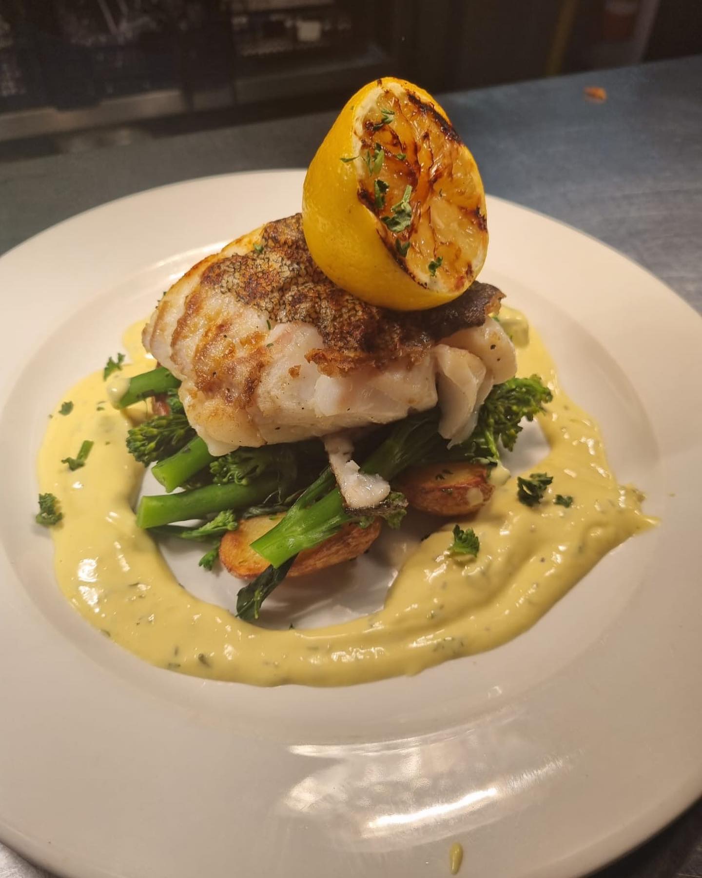 Beautiful spring day outside and a great another beautiful dish adding to the menu today! Pan fried loin of Cod, dill hollandaise, crushed new potatoes and tender stem broccoli! #tasty #pubgrub #freshfish @chapmans_fish #villagelife #dishoftheday #sevenoaks #chipstead @harveysbrewery @heartofsevenoaks