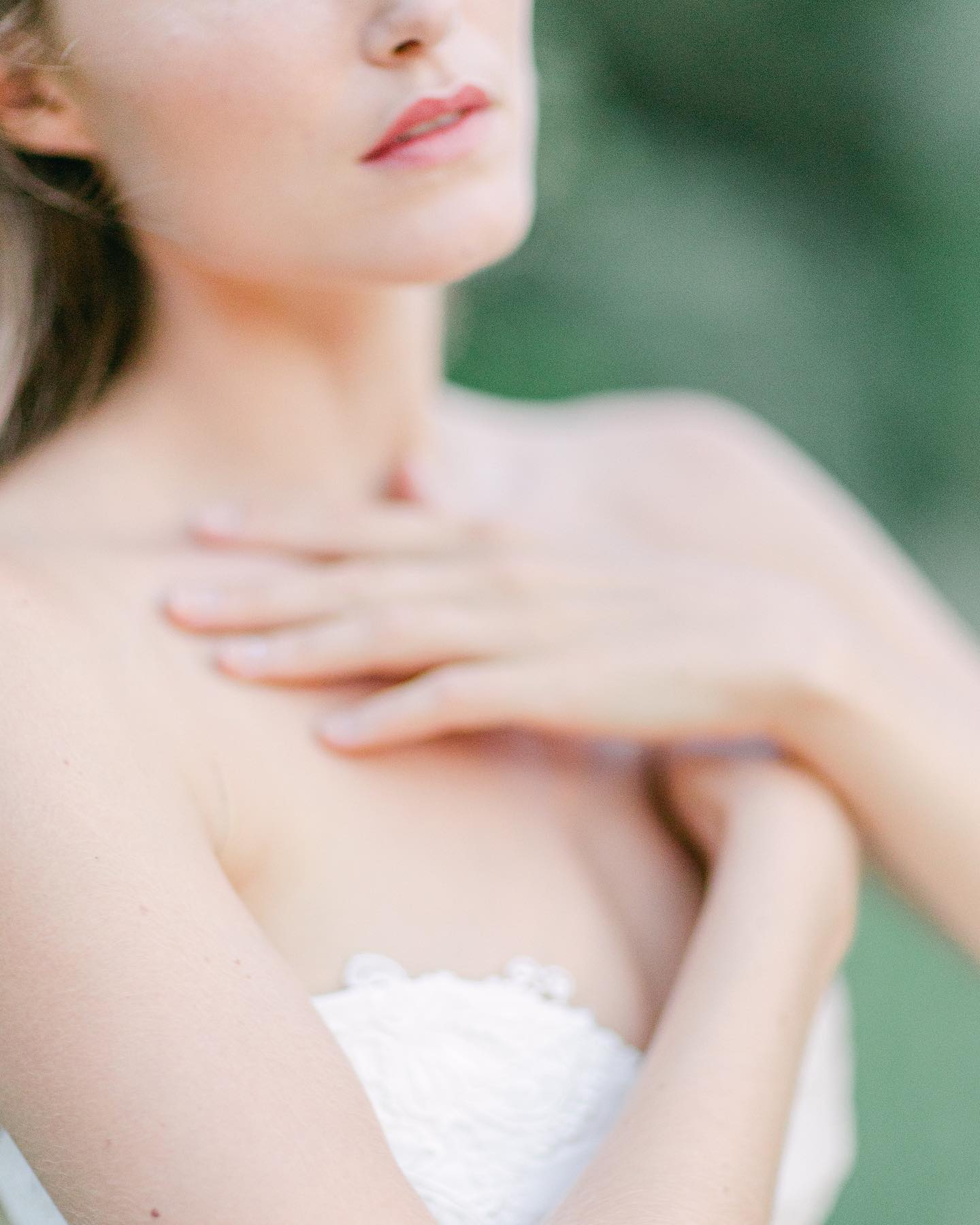 Timeless 🤍
.
.
Floral: @capucineatelierfloral
Make up: @karinebrossardmakeuphair
Wedding dress : @marionferacreation
Shoes: @bellabelleshoes
Stationery : @thebridalpress
Venue: @domainelesmartins
Model: @oceane.leny
.
.
#provencewedding #fineartweddings #weddinginprovence #mariageromantique #fineartweddingphotographer #fineartcuration #frenchwedding #frenchrivierawedding #weddingphotographer #photographemariage #mariagecotedazur #weddingplanner #wedding2022 #wedding2023 #weddinginspiration #destinationwedding #weddinginspo