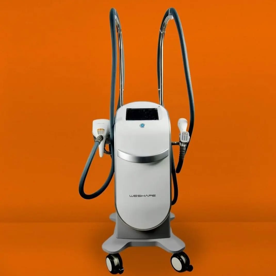 WESHAPE radiofréquence
WHESHAPE combine l'effet du CelluM6 aux bienfaits de la radiofréquence et des infrarouges. Le traitement WESHAPE permet de lutter encore plus efficacement contre la cellulite ou l'effet peau d'orange.
Sa technologie de radiofréquence atteint les 150W permettant un traitement jusqu'à 15mm de profondeur, tandis que les infrarouge et les l'aspiration permettent un drainage lymphatique puissant et une stimulation cellulaire avec création de collagène.
Système intelligent reconnaît automatiquement le paramètre du traitement, surveille les changements de température en temps réel et protége efficacement la peau.
Deux têtes applications différentes remplaçable pour s'adapter à chaque partie du corps.
Weshape est parfait pour raffermir, sculpter et réduire le relâchement cutané.
L'appareil qu'il vous faut pour préparer vos patientes avant l'été 😉
Société Epios Technologies
#epiostechnologies#bodyperfect#cellulite#remodelagecorporel#bodysummer#materielmedical#centremedical#centreesthetique#avignon