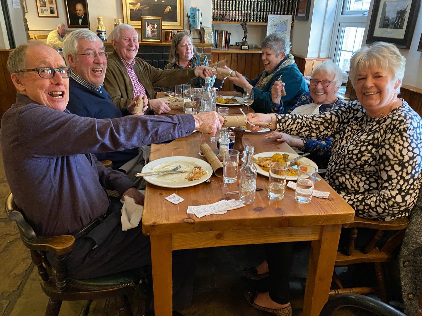 Christmas was back at the Bricks today! Great atmosphere and turnout for the Monthly Coffee Morning delayed Christmas Lunch. Everyone seemed to have a great time, the Christmas lunch was enjoyed by all and we raised £120 for the Ukraine 🇺🇦 appeal. #happydays #charity #ukraine #publife @harveysbrewery @heartofsevenoaks @sevenoaksmums #community #supportsmallbusiness #supportlocalbusiness #lovewhereyoulive