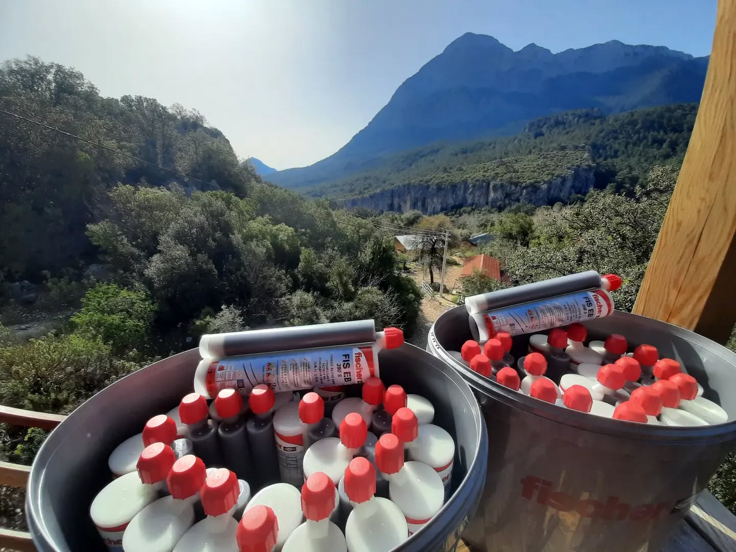 Sevgili @cigdem_okan ve @anilsarkoglu ailesine verdikleri destek ve sponsorluk için teşekkürlerimizi sunariz.
@yuksekisler
@petzl_official
#polikem
#bolting #rebolting
#routesetting #routemaintenance
#climbing #rockclimbing #sportclimbing #newroute
#newcrag #geyikbayırı #antalya #ısparta #turkey