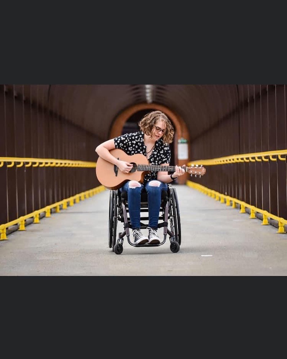 Happy Sunday 😁
We will be serving lovely Roast Dinners all day until 5pm and then will be joined by the Talented Ella for some live music this evening from 7:30
Come along all welcome
#livemusic #publife #sundayvibes #roastdinner #SupportSmallBusiness #villagelife #community