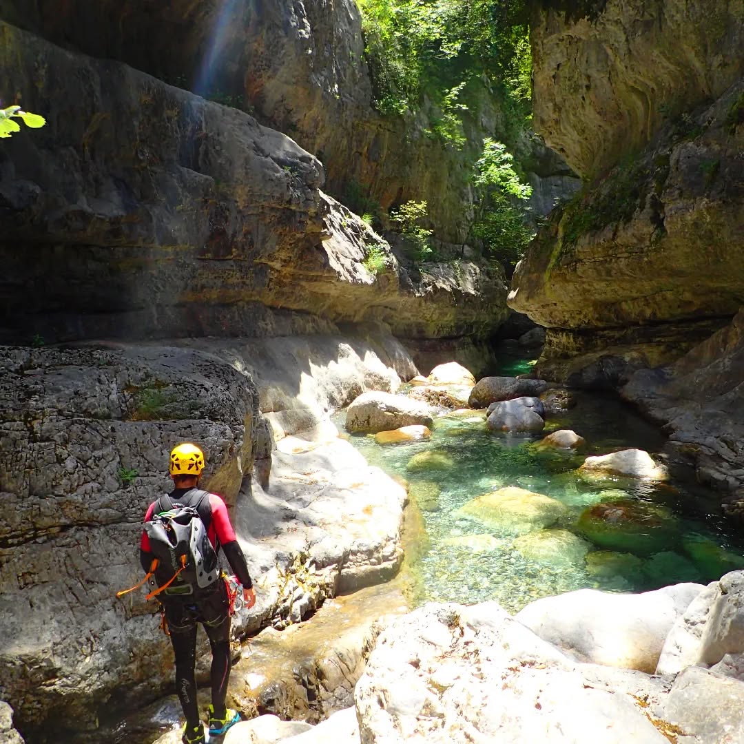 ¡Con la primavera comienza una nueva temporada en Ainsa, capital Europea del barranquismo! 💚🌼🌻🌺
Reservas online: wearecanyoneers.com
.
.
.
.
.
#ainsa #ordesa #pirineos #barranquismo #huesca #aragon #huescalamagia #sobrarbe #mendiak #pyrenees