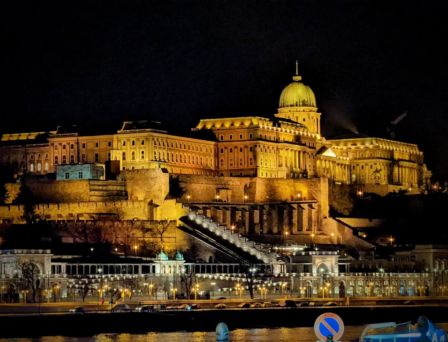 Budapest at its best at night.
#budapest #budacastle #hungarytravel