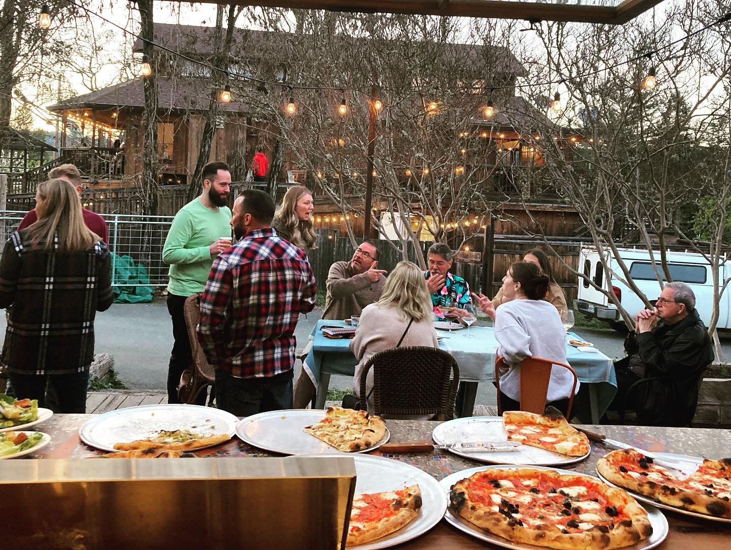 the party season begins!!!!
#offspringpizza #woodfiredpizza #boonvillehotelcrew #boonvillehotel #pizzasbyben #farrerbuildingboonville #spring2022celebration