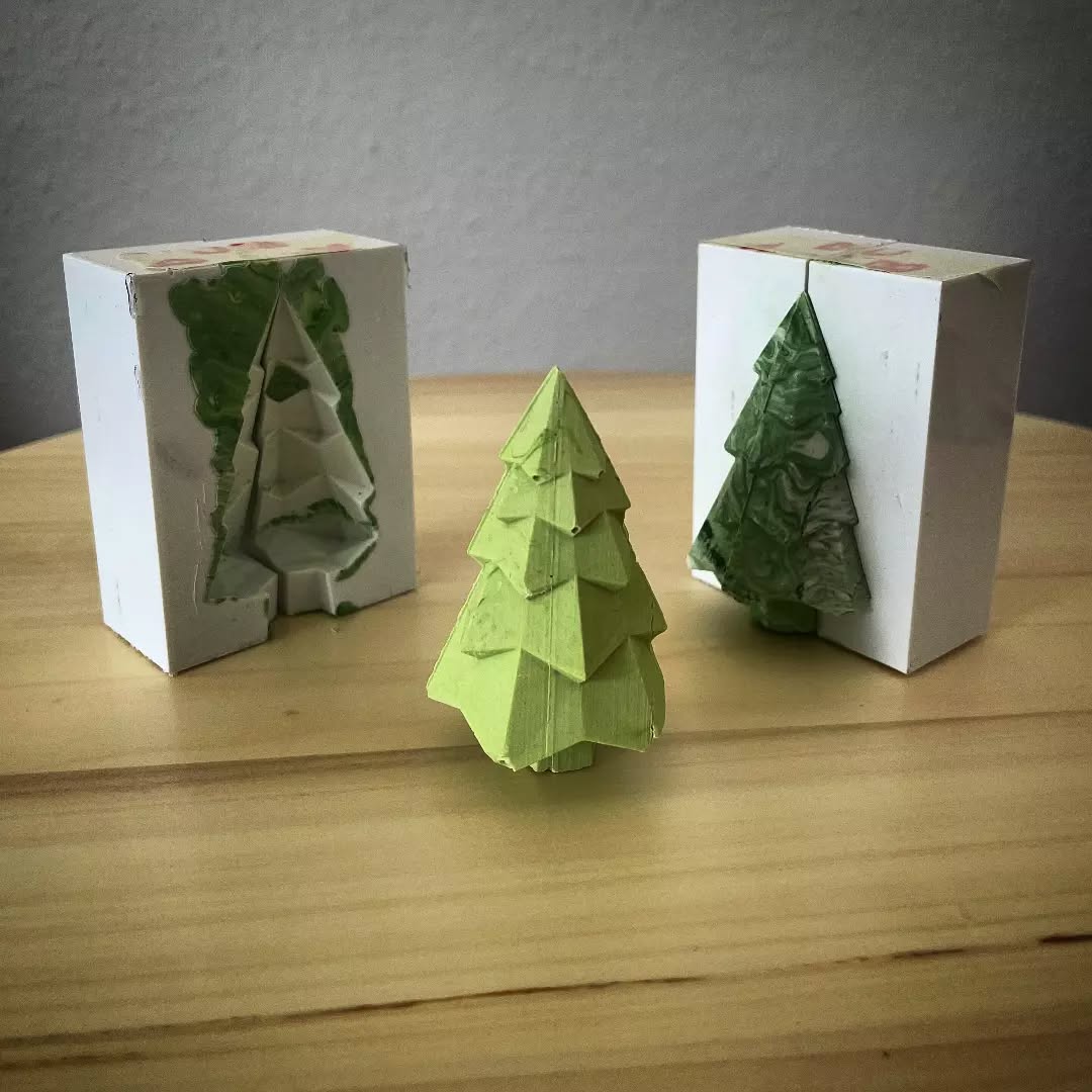 🌟Cute little 🎄trees made of Jesmonite using 3d printed molds.
Jesmonite is a composite material used in arts. It normally consists of a gypsum based material in an acrylic resin. Pigmentation can be added while mixing to get cool looking patterns. By far one of the premium looking surface finishes you can get from a material like this 😀
3d printed molds by @3beeprinting
#jesmonite #decor #cutehome #homedecoration #diyhome #3beeprinting #cutedecor #nederland