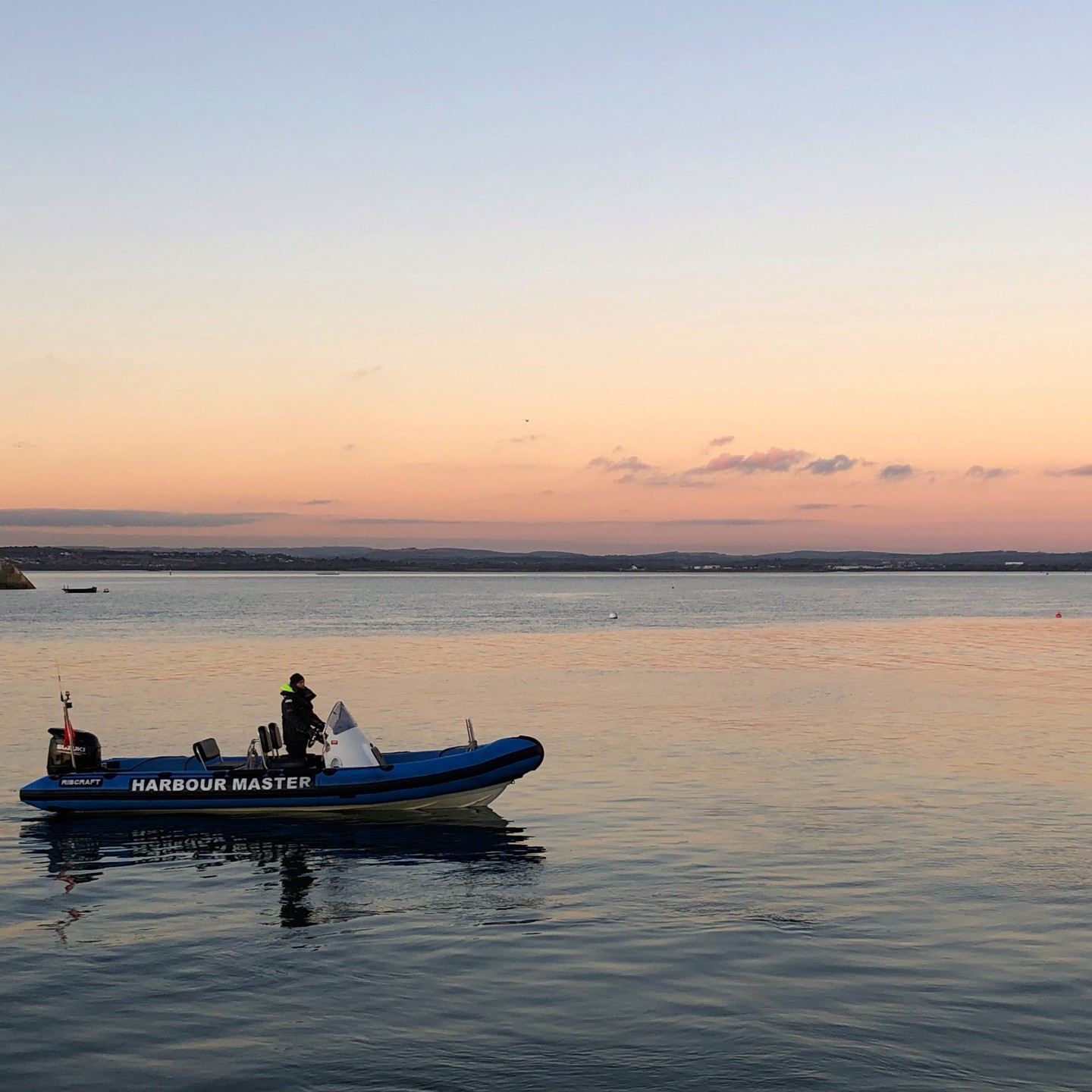 We are officially OPEN FOR THE SEASON!🌞🚣
From April 2nd our office will be open to enquiries from 9am until 5pm on Saturdays and Sundays as well as Mon-Fri.
Our patrol officers will be afloat throughout the day to ensure harbour users are acting responsibly and will be on hand to assist the public with marine safety.
Call the LHB office or pop in to see us if you need a hand!🤝
#summer #summerstartsnow #sailing #patrol #langstone #langstoneharbour