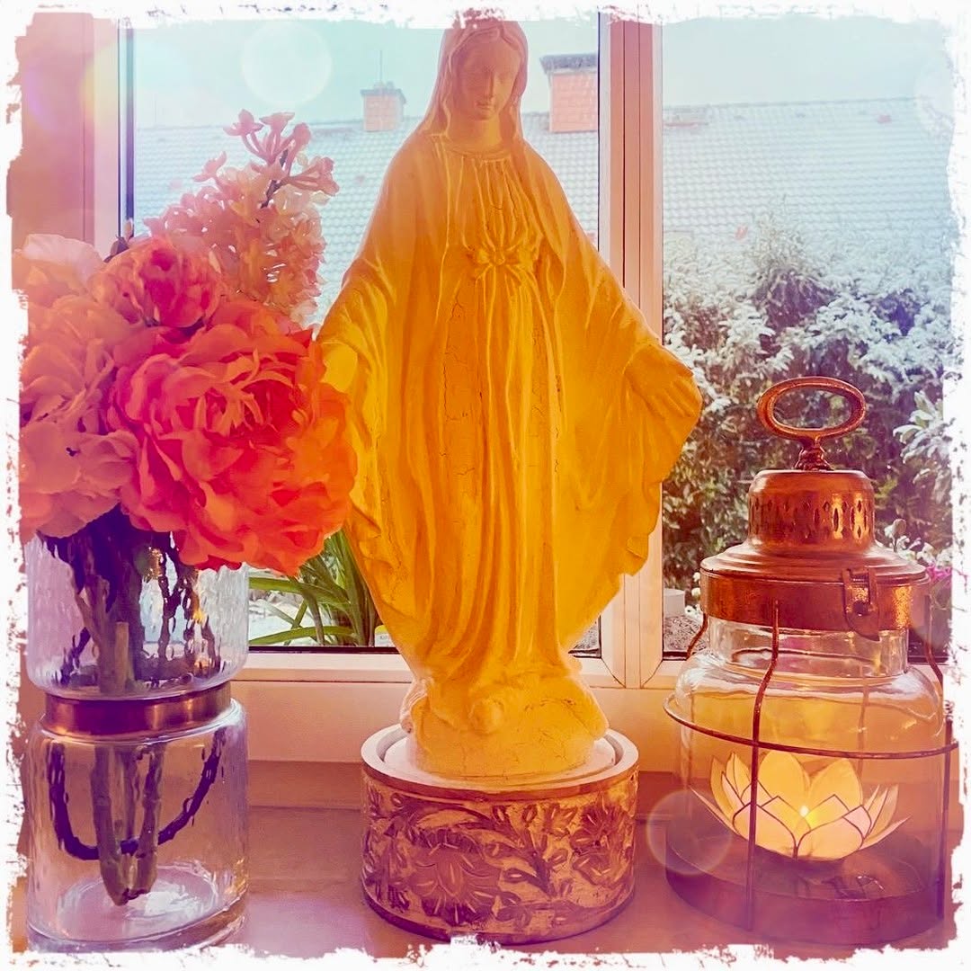 01 & 02:
Nature is getting snowy again. ❄️🌷✨
Let´s get cozy and do some magical webdesign.
03: Snowflake near by the door... or Cat at work. 🐈🥰
einfachduselbst.com
#einfachdusebst #webdesign #essenzcoaching #g4 #beenoone #energietanken #g4 #mitochondrientraining #asanas #mitoboost #naturallifebalance #worklifebalance #beyourself #beyou #stressmanagment #coaching #seminare #empowerment #einfachsein #allesistmöglich #youaredivine
#youaretthefire #dowhatyoulove #getinspired #letitflow #letitsnow