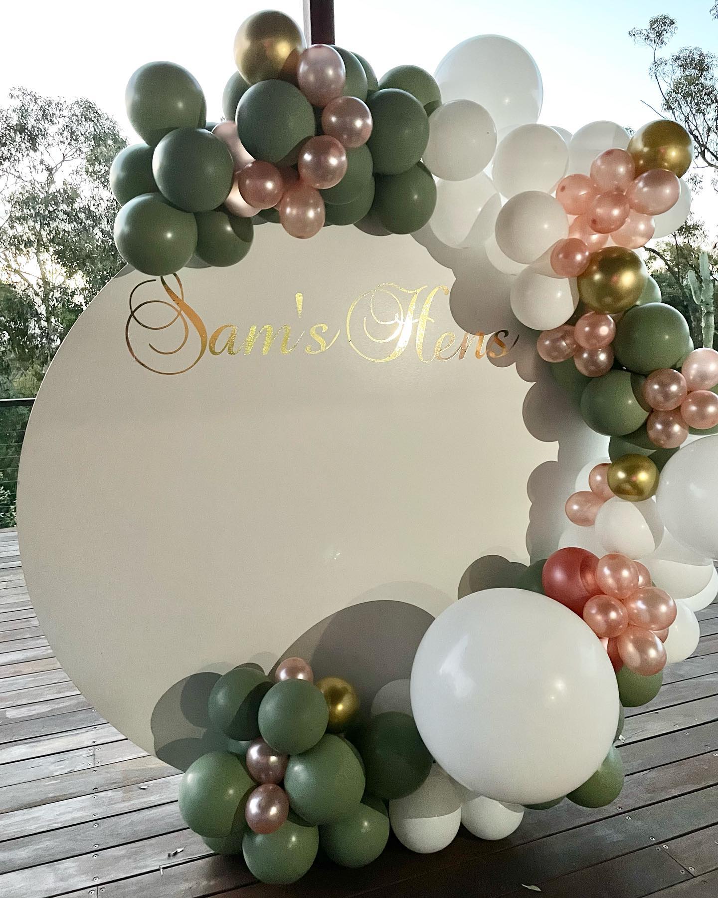 Bushland hens party! @iinviteyou.xx #hensnight #hensparty #balloondecor #balloongarland #houseparty #weddingparty