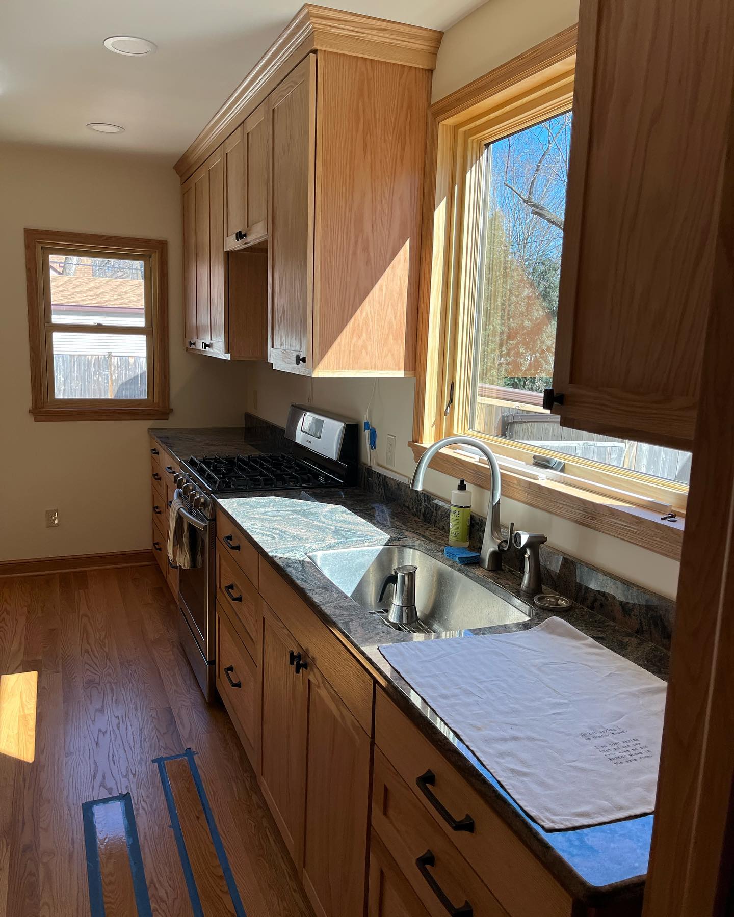 Kitchen rendered in red oak