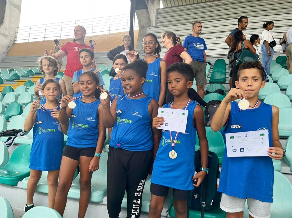 Bravo à tous les capossiens qui ont participé à l’événement club ce samedi 2/04 à St Paul 👍🏻
Kid’s le matin avec de jolies performances et compétition à partir de Benjamins l’après midi 🏃♀️
Victoire de Marilou Burlot chez les BEF
Félicitation à tous pour votre mobilisation massive et merci aux bénévoles encadrants officiels pour l’aide apportée🙏
#possession #stpaul #kids #ffa #caposs #piste #athletics #athletisme #trackandfield #run #running #course #epreuves #champions #team #performances #eecords #training #competitons