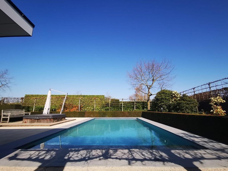 Totaal renovatie :
Nieuwe liner , solar Roldeck®️ , plage muur en trap. #zwembad #zwembaden #zwembadindetuin #pool #pooltime #pooldays #poolservice #poolservices #construction #constructionlife #bouw #renovation #renovatie #renovatieproject #renovatiewerken #poolbuilder #swimming #swimmingpool #outdoor #outdoorliving