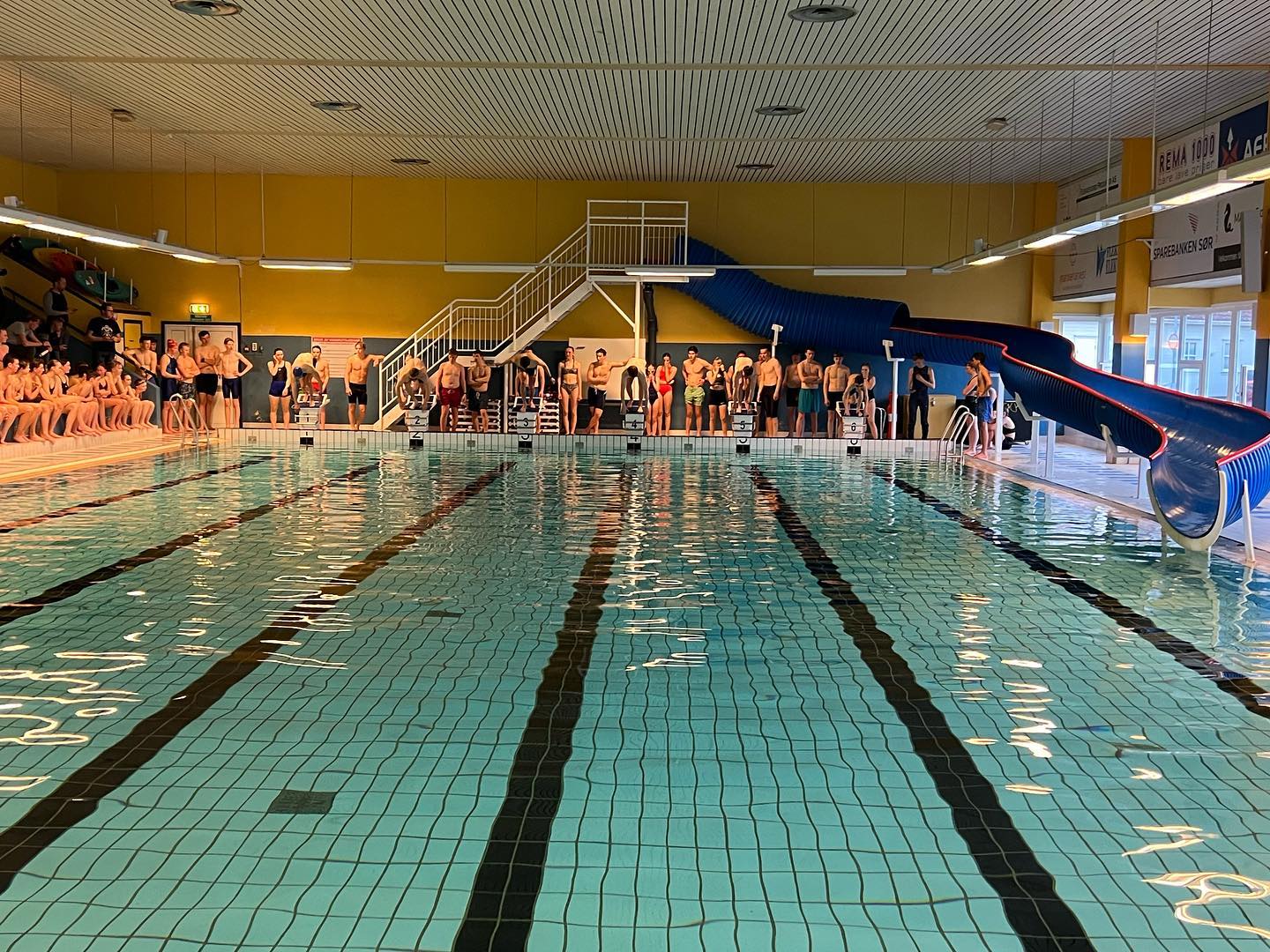 Påskesamlingens tradisjonsrike og prestisjetunge svømmestafett ble vunnet av Flekkefjord Kajakklubb med tiden 2.11, foran Tysvær og Laksevåg. #flekkefjordkajakklubb #tysværkanoogkajakklubb #laksevågkajakklubb #påskesamling #kajakk #padling