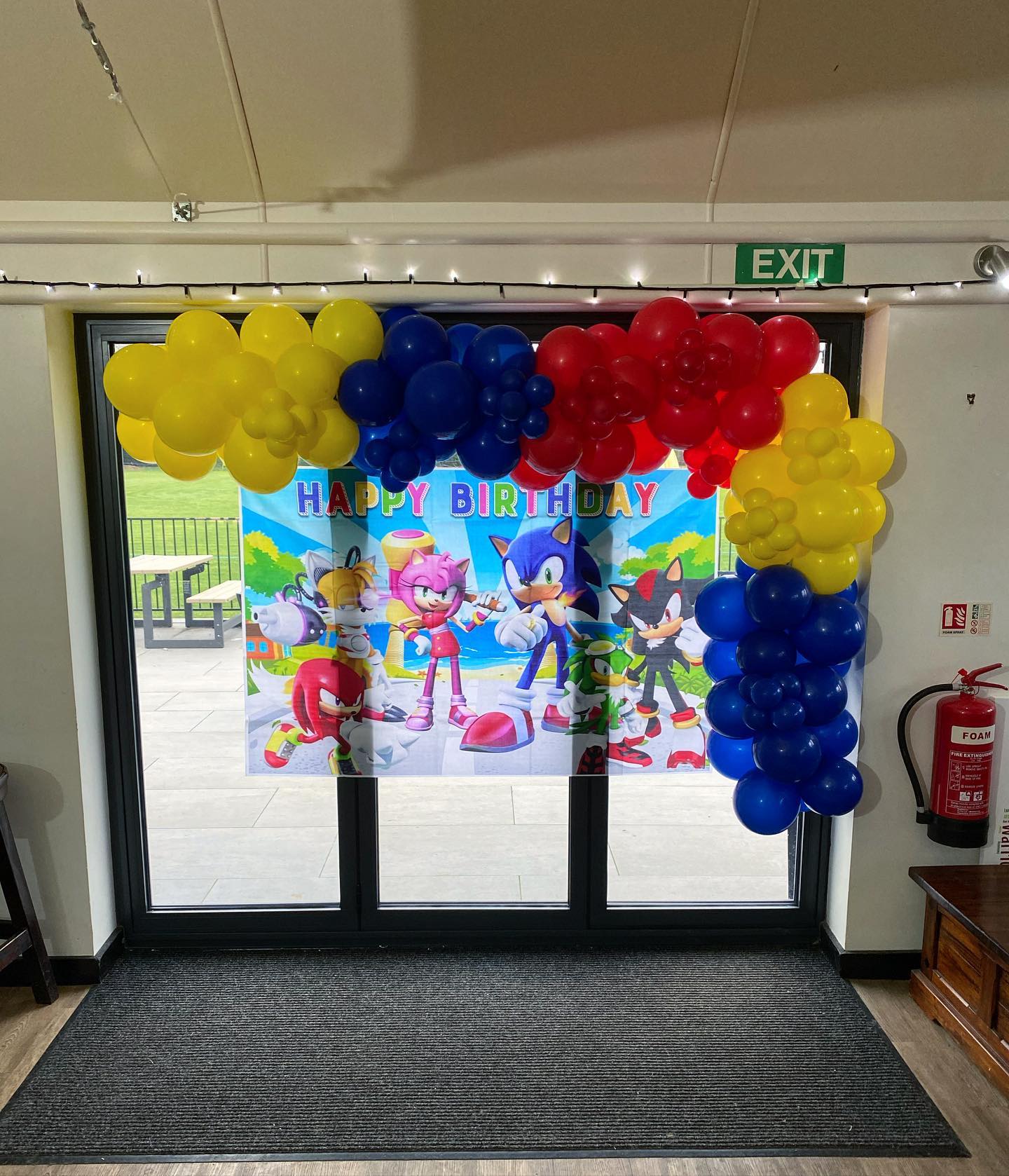 Sonic themed balloon garland🤩 We create bespoke garlands tailored to your event. DM us to book in. 📲
.
.
.
.
.
#ryansworld#youtuber#youtube #birthdayparty#kidsbirthdayparty#pawpatrol#skye#chase#pawpatrolthemeparty#balloons#eventsdecor#birthday#personalisedballoons#buckinghamshire#ordernow#tiktok#sonicmovie2#sonicthehedgehog#sonicbirthday