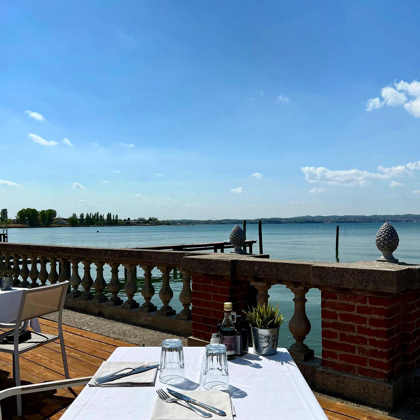 Happy (relaxed) Easter to everyone 🐣
#villapioppi #villapioppihotel #villapioppirestaurant #villapioppipizzeria #sirmione #gardalake