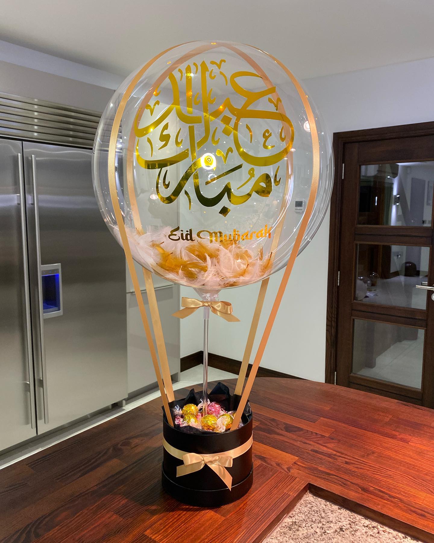 Our Eid hot air balloons are now available to order! Customise our boxes with either chocolates🍫 or flowers💐 DM us now to reserve your slot in time for Eid! LIMITED AVAILABILITY ON OUR EID BALLOONS so be quick to drop us a DM to order yours!
.
.
.
.
.
#eid#eidballoons#eidparty#eidpresent#eidmubarak#eid2022#ramadan#ramadan#eidi#bubbleballoon#eidbubbleballoon#balloons#eidballoons#celebration#gift#party#celebrationgift#baby#ballooninabox#present#ballooninabox#birthdaypresent#ordernow#happybirthday#celebrate#buckinghamshire#ordernow