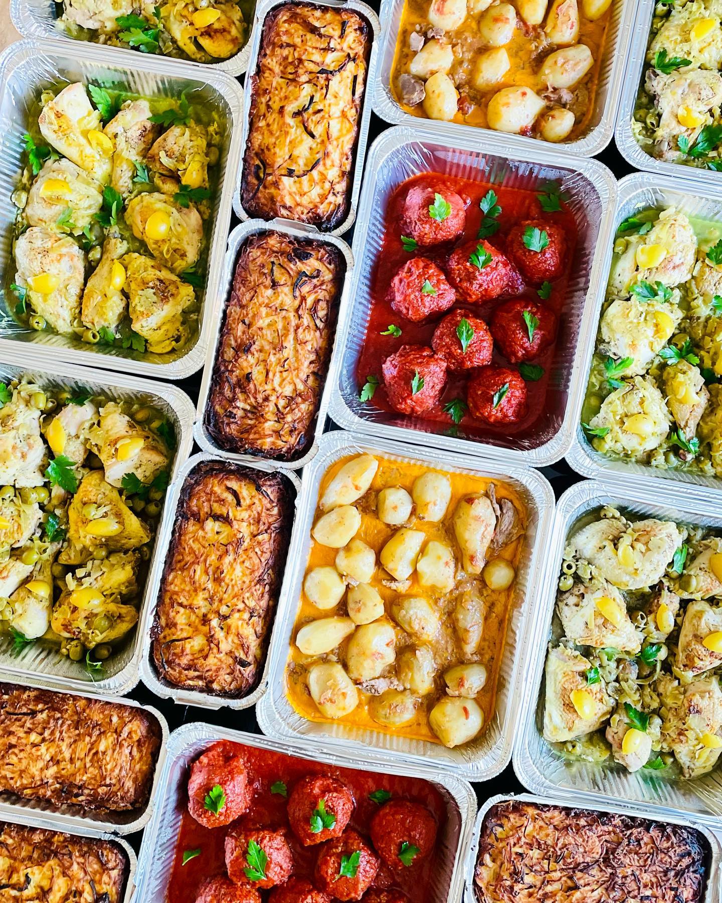 Pesach 2022
Beef, Chicken & Lamb dishes with Potato Kugels, lots of salads and so many desserts including berry pavlovas, chocolate fondants, mini meringues and fruit & nut chocolates
#passover2022 #koshercateringlondon